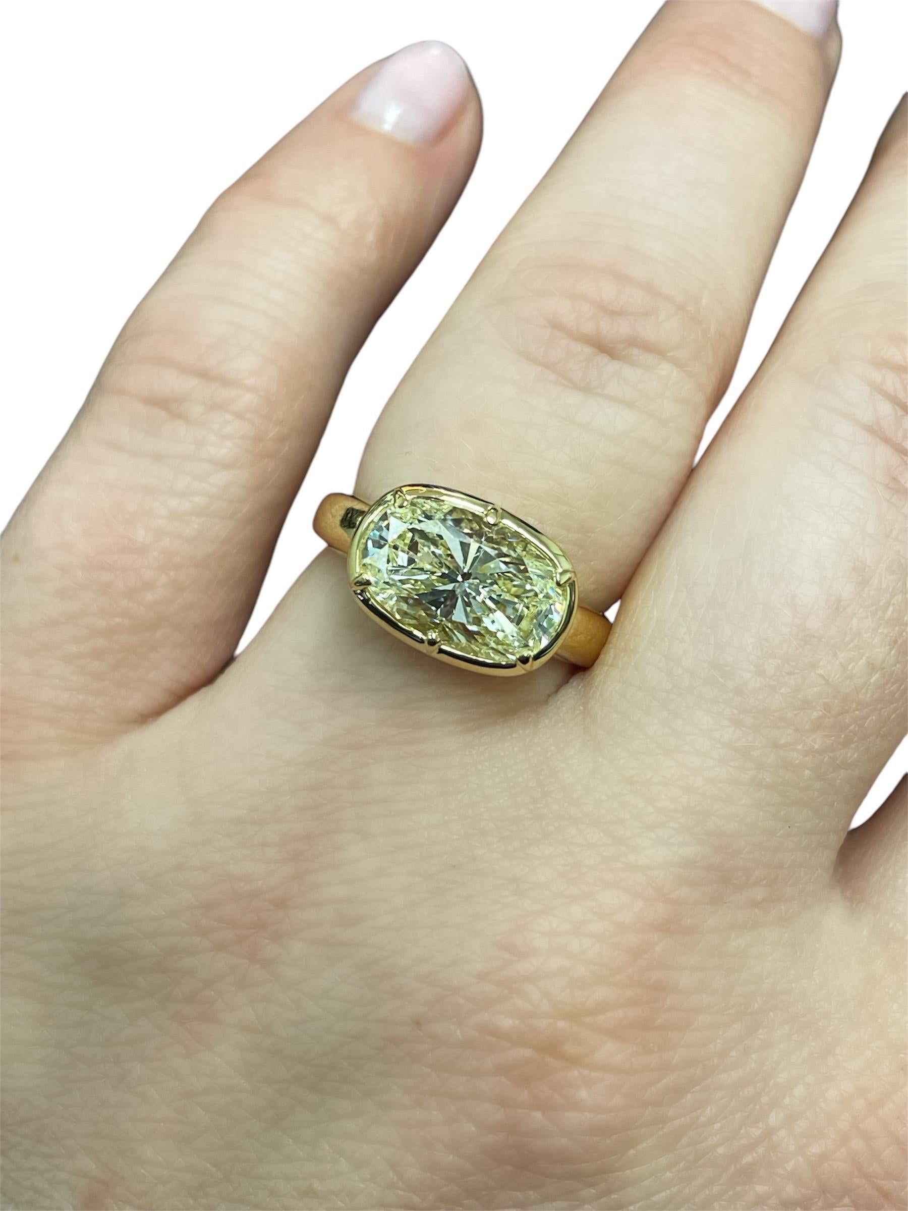 3.65 Carat Elongated Cushion Diamond Engagement Ring In New Condition For Sale In Chicago, IL
