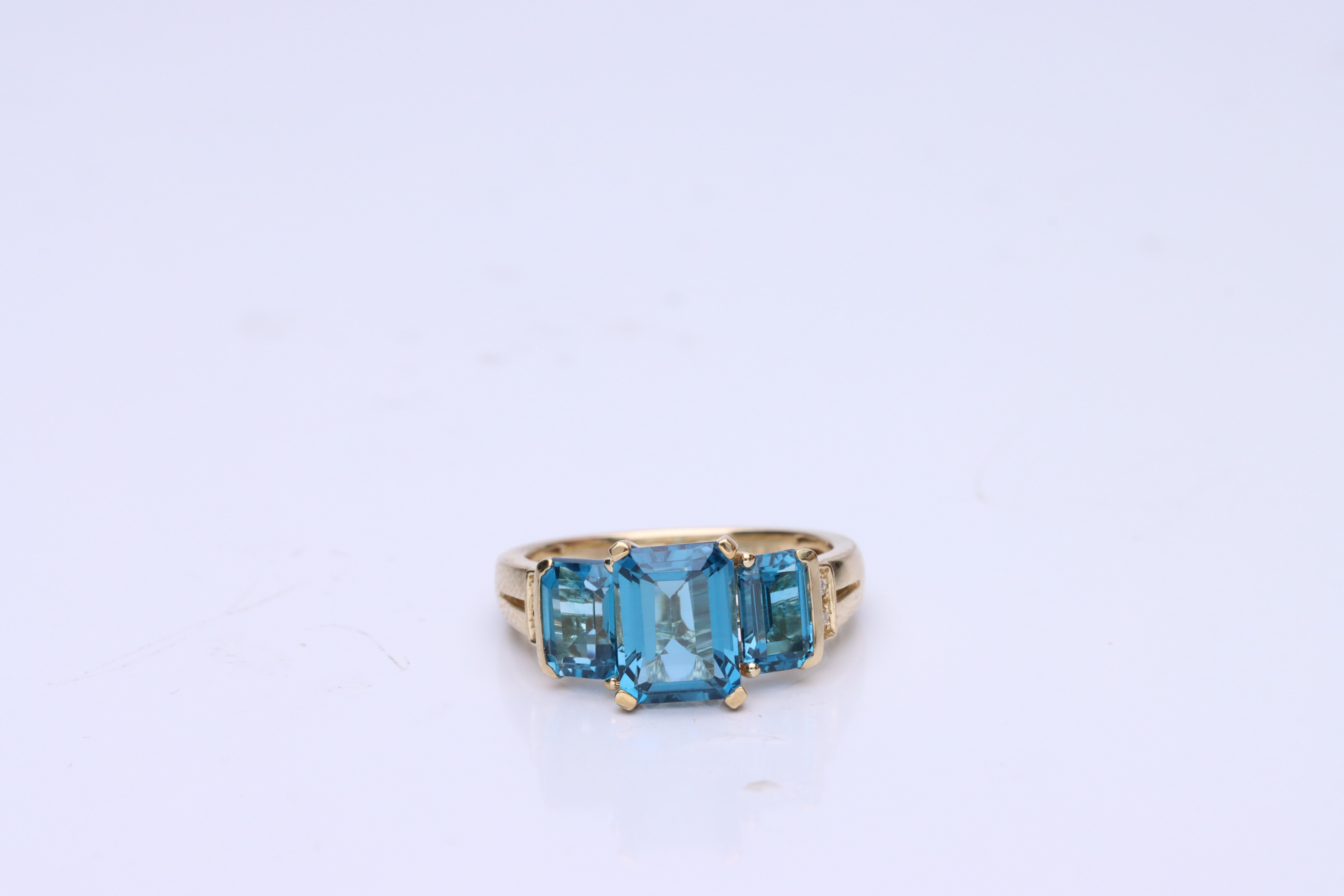 3.65 Carat Emerald-Cut London Blue Topaz Diamond Accents 10K Yellow Gold Ring In New Condition For Sale In New York, NY