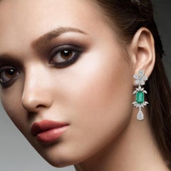3,65 Karat Smaragd-Diamant-Ohrringe aus 14 Karat Weißgold mit Blumenmuster