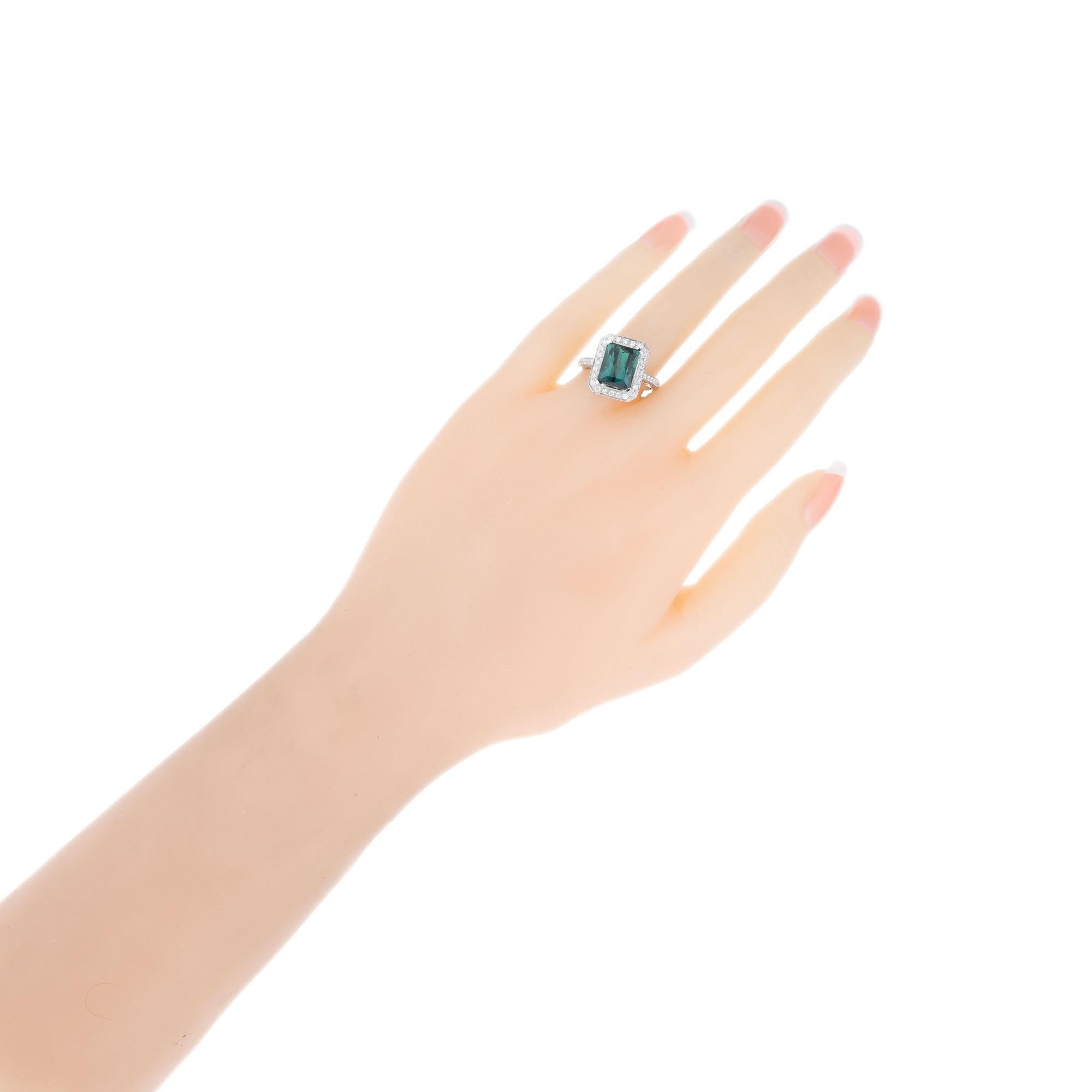Verlobungsring mit 3,65 Karat grünem Turmalin und Diamant-Halo aus Gold im Angebot 2