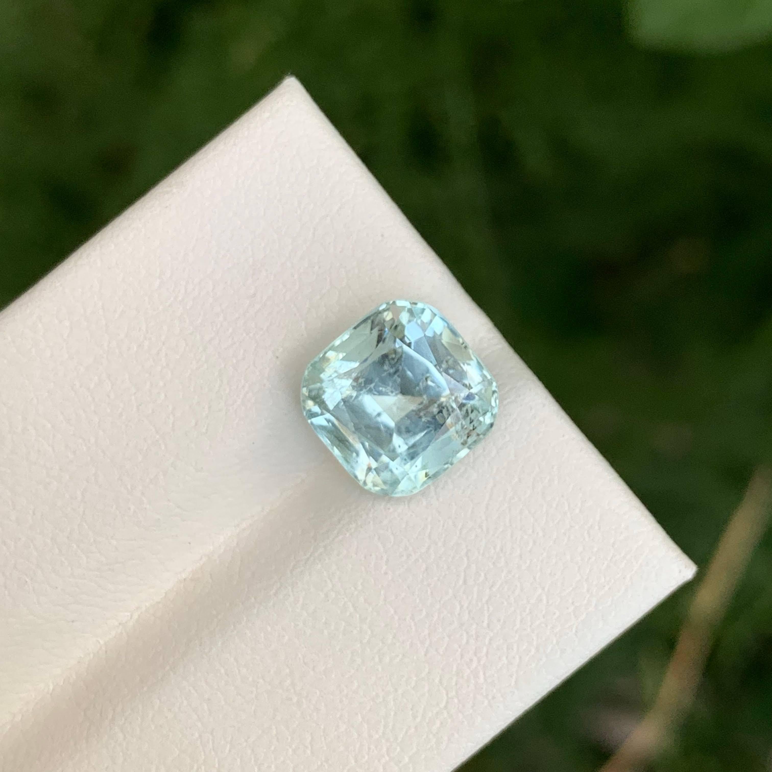 Piedra preciosa paquistaní suelta de aguamarina azul claro de 3,65 quilates talla cojín natural en venta 2