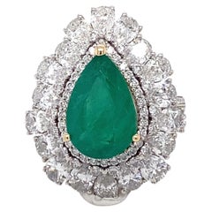 Anillo de cóctel con halo de diamantes esmeralda naturales de 3,65 quilates