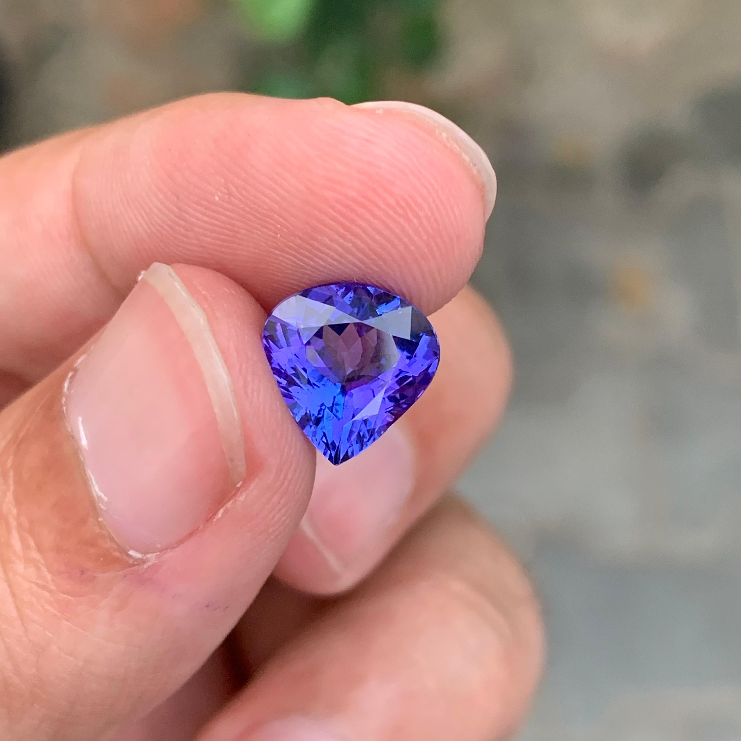 3.65 Carat Natural Faceted Tanzanite Pear Shape Gemstone (pierre précieuse en forme de poire) en vente 2