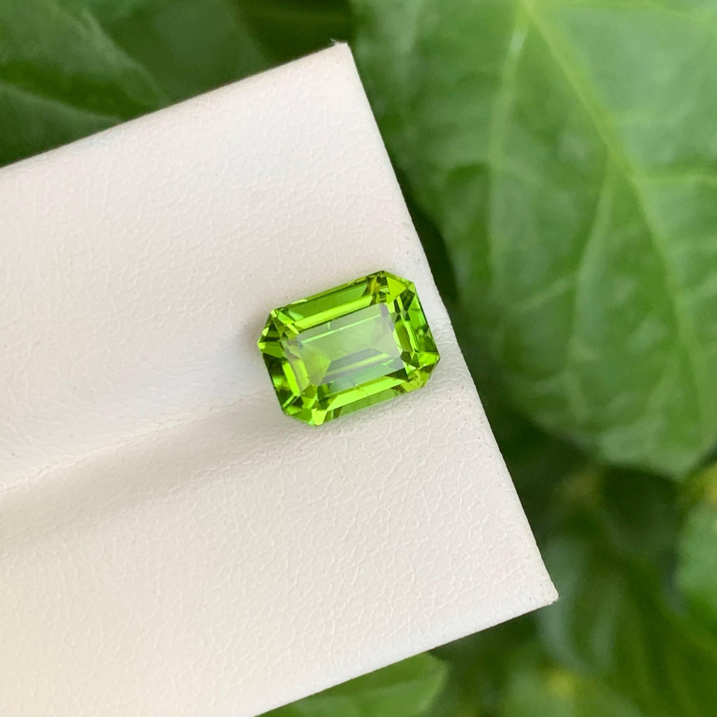 3,65 Karat Natürlicher loser Apfelgrüner Peridot Smaragdschliff Pakistanischer Edelstein im Zustand „Neu“ im Angebot in Bangkok, TH