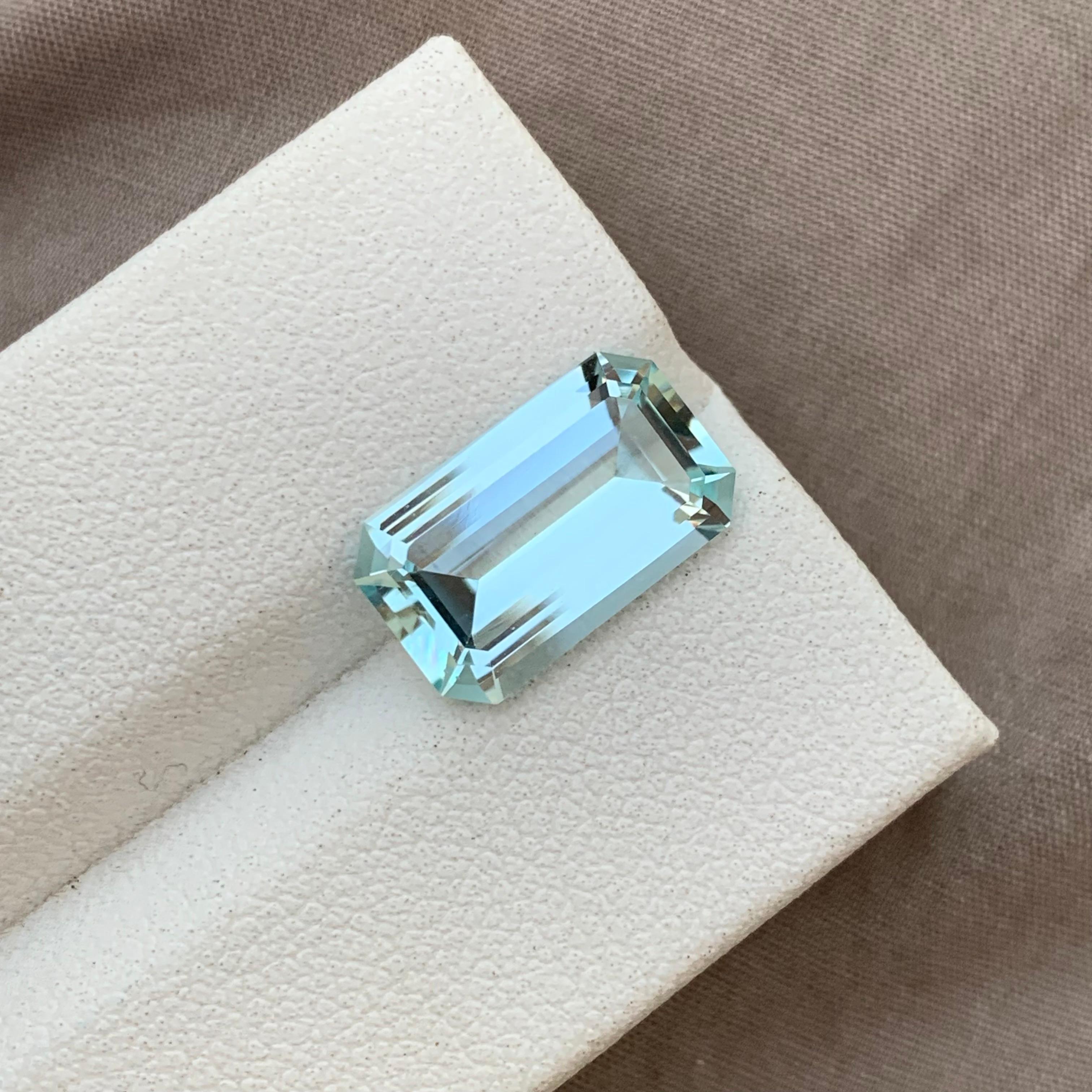 3.65 Carat Natural Loose Aquamarine Emerald Shape Gem For Jewellery Making  For Sale 8