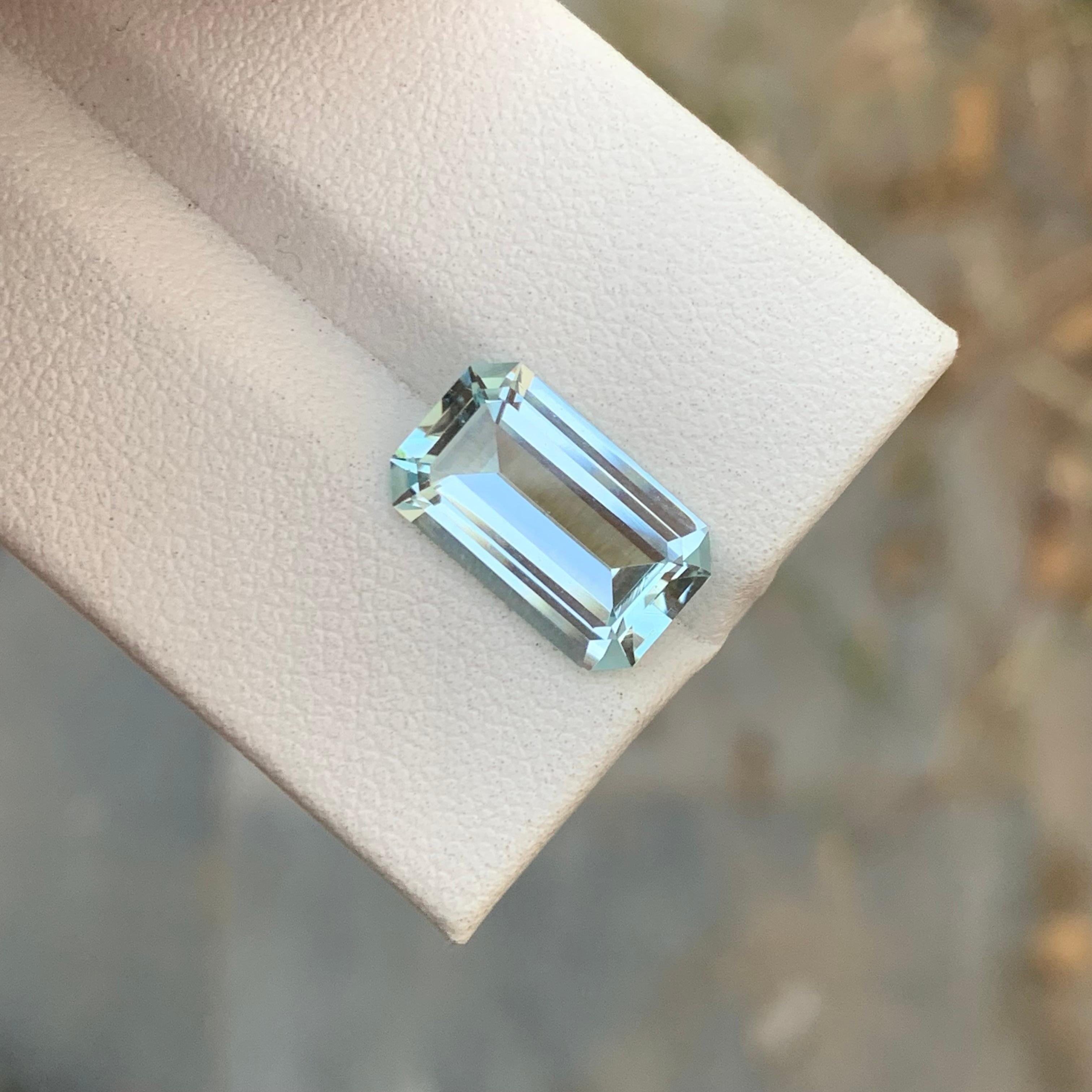 3.65 Carat Natural Loose Aquamarine Emerald Shape Gem For Jewellery Making  In New Condition For Sale In Peshawar, PK