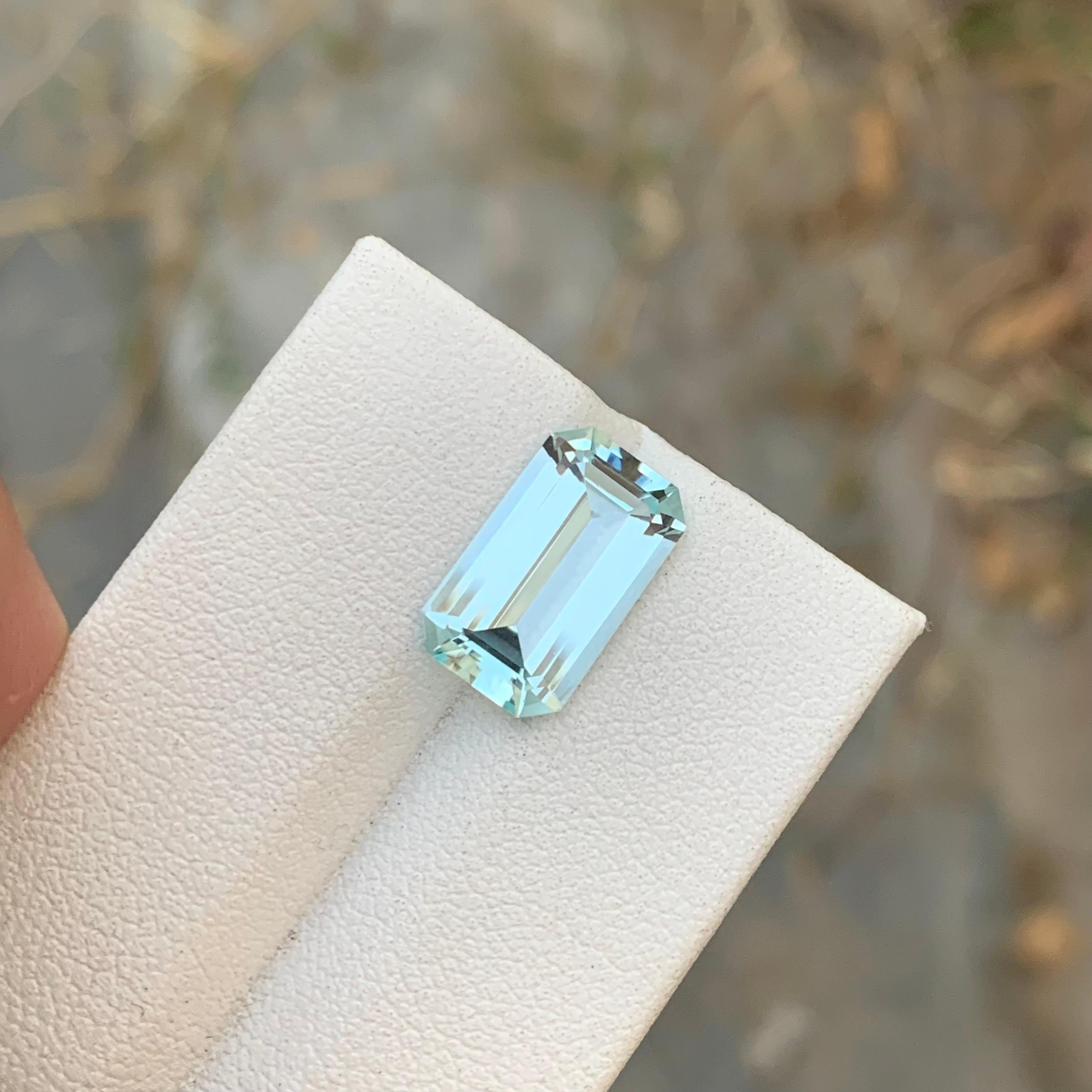 3.65 Carat Natural Loose Aquamarine Emerald Shape Gem For Jewellery Making  For Sale 1