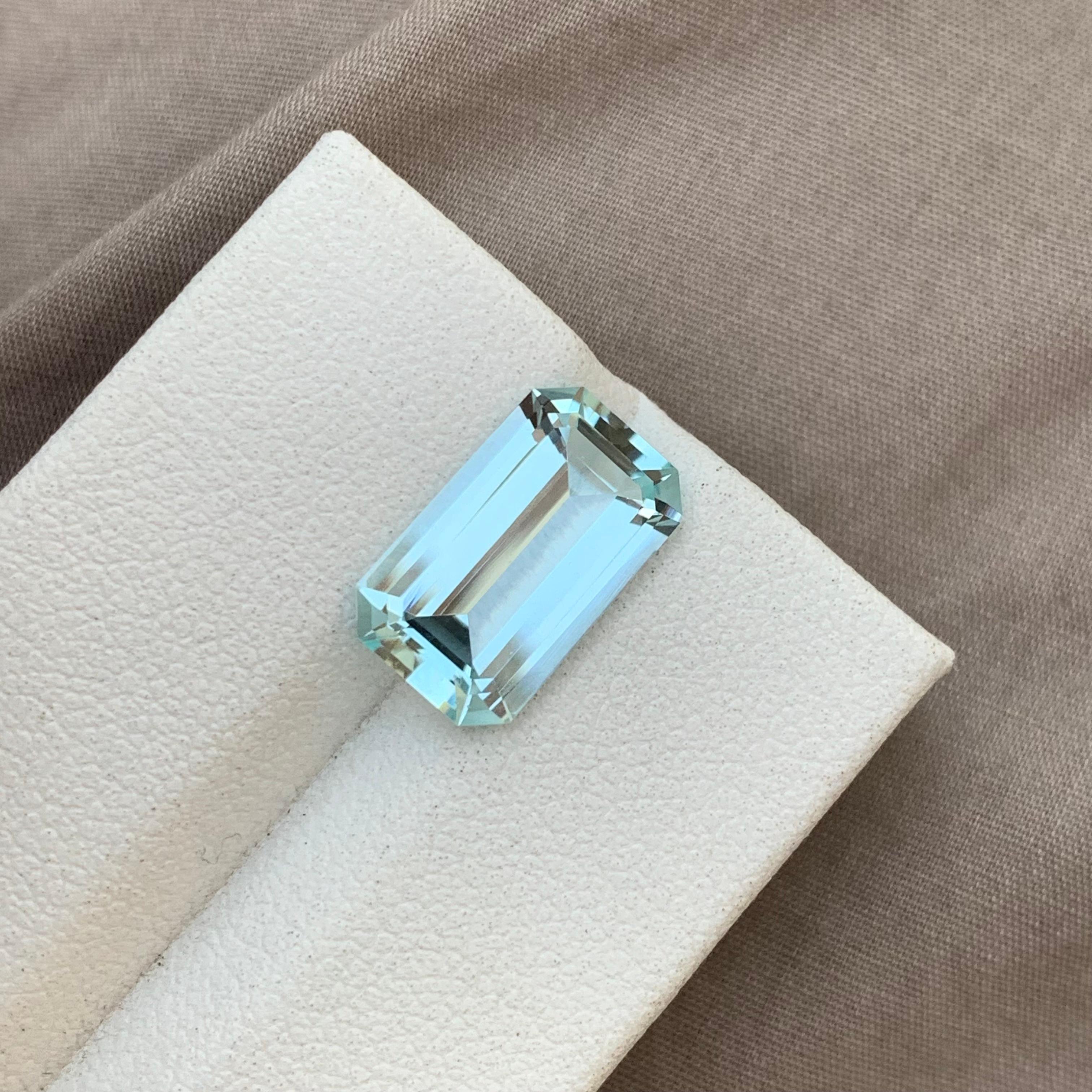 3.65 Carat Natural Loose Aquamarine Emerald Shape Gem For Jewellery Making For Sale 3