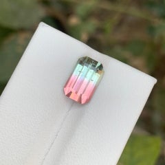 3.65 quilates de turmalina bicolor natural suelta en forma de esmeralda