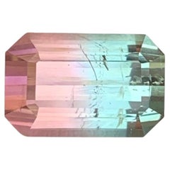 3.65 quilates de turmalina bicolor natural suelta en forma de esmeralda