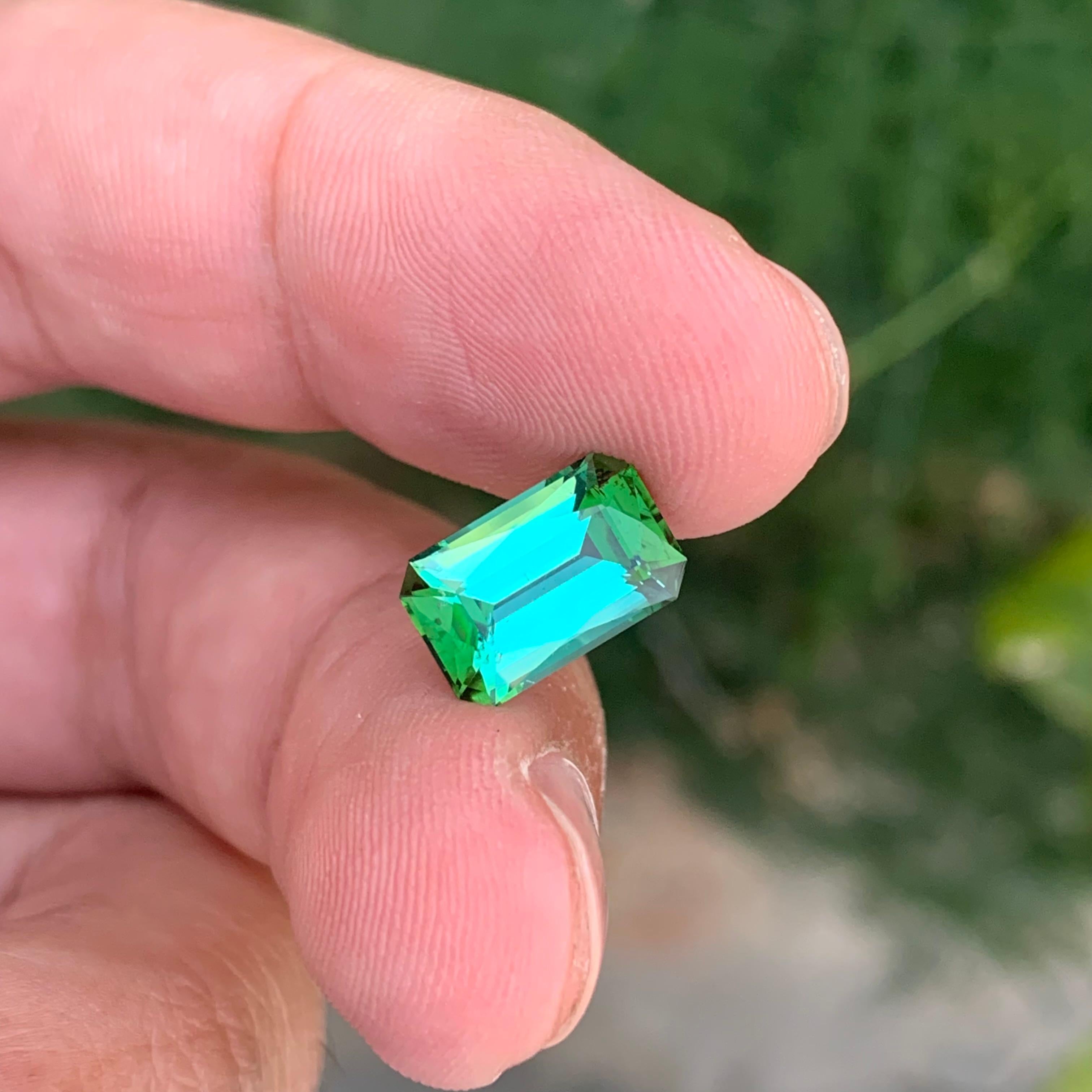3.65 carati di tormalina blu verde naturale sfusa a forma di smeraldo in vendita 4