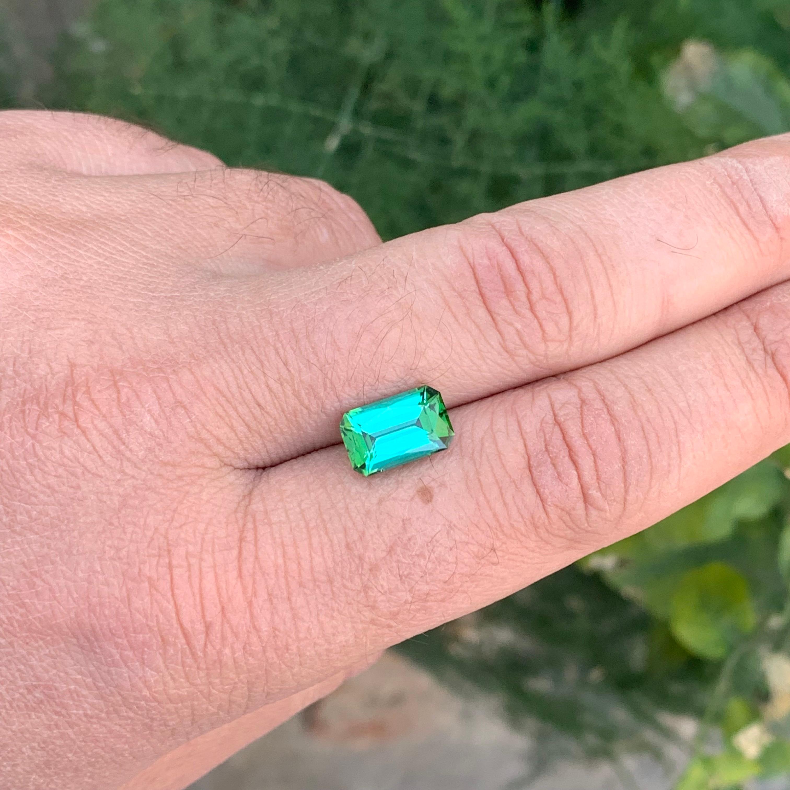 3.65 carati di tormalina blu verde naturale sfusa a forma di smeraldo in vendita 5
