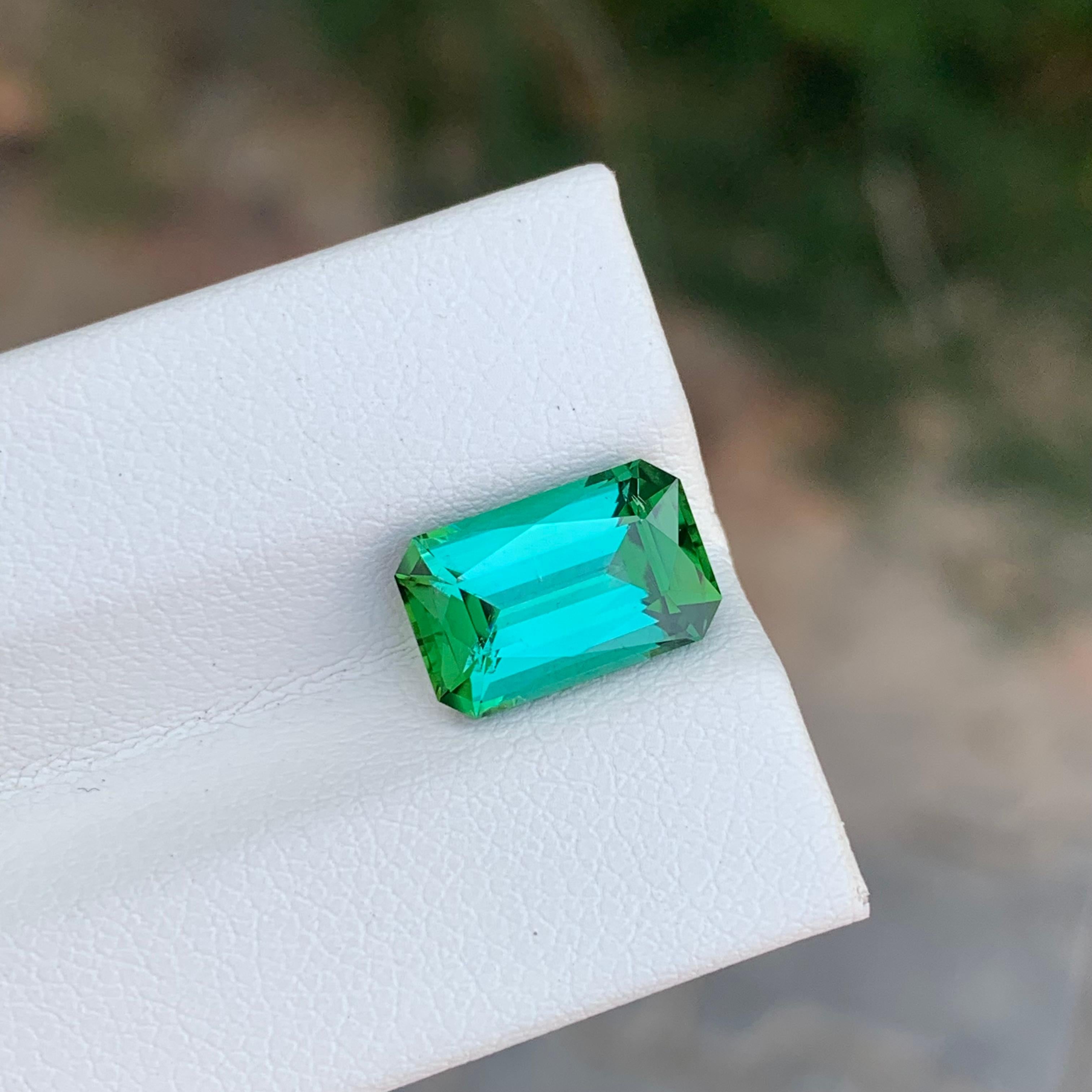 3.65 carati di tormalina blu verde naturale sfusa a forma di smeraldo in vendita 1