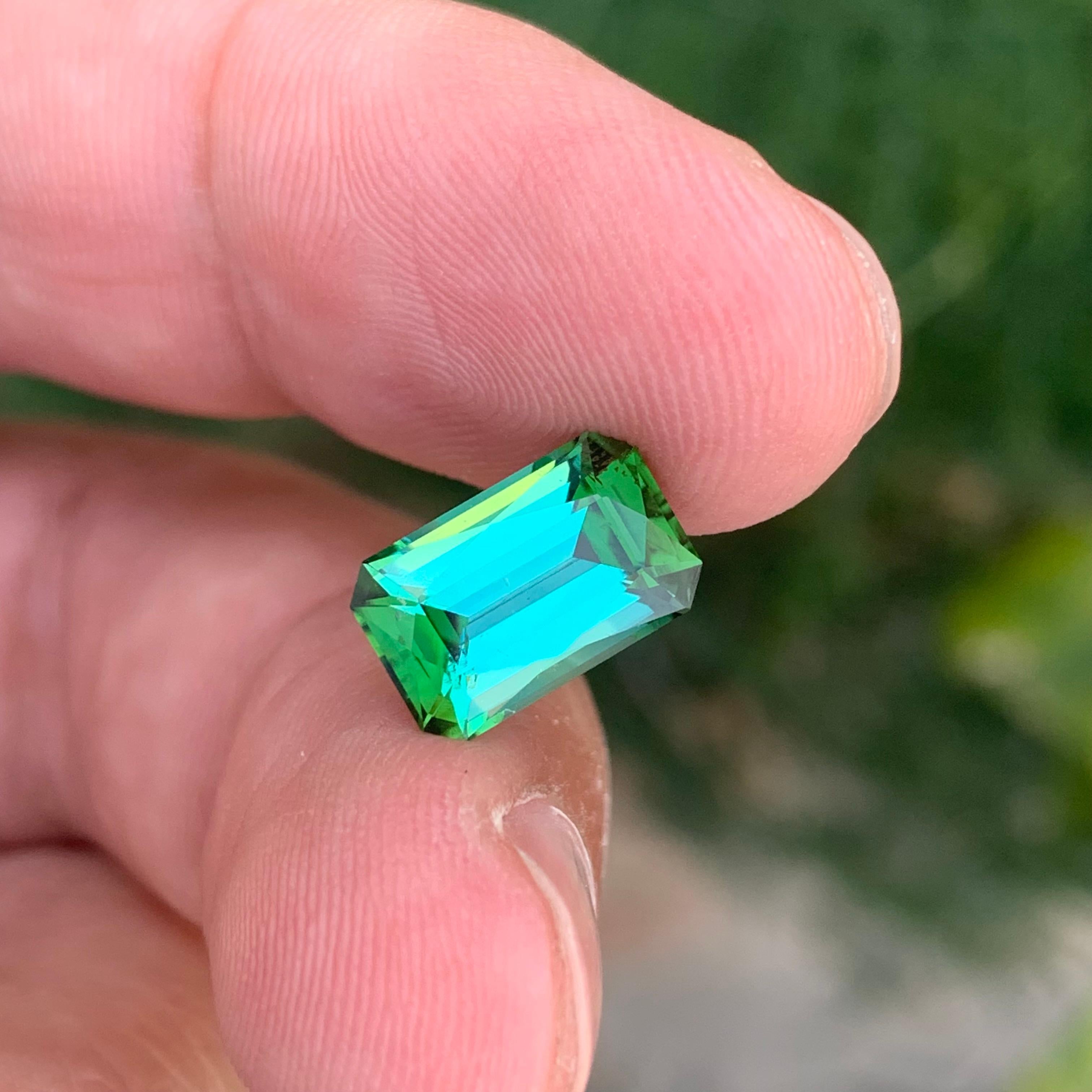 3.65 carati di tormalina blu verde naturale sfusa a forma di smeraldo in vendita 3