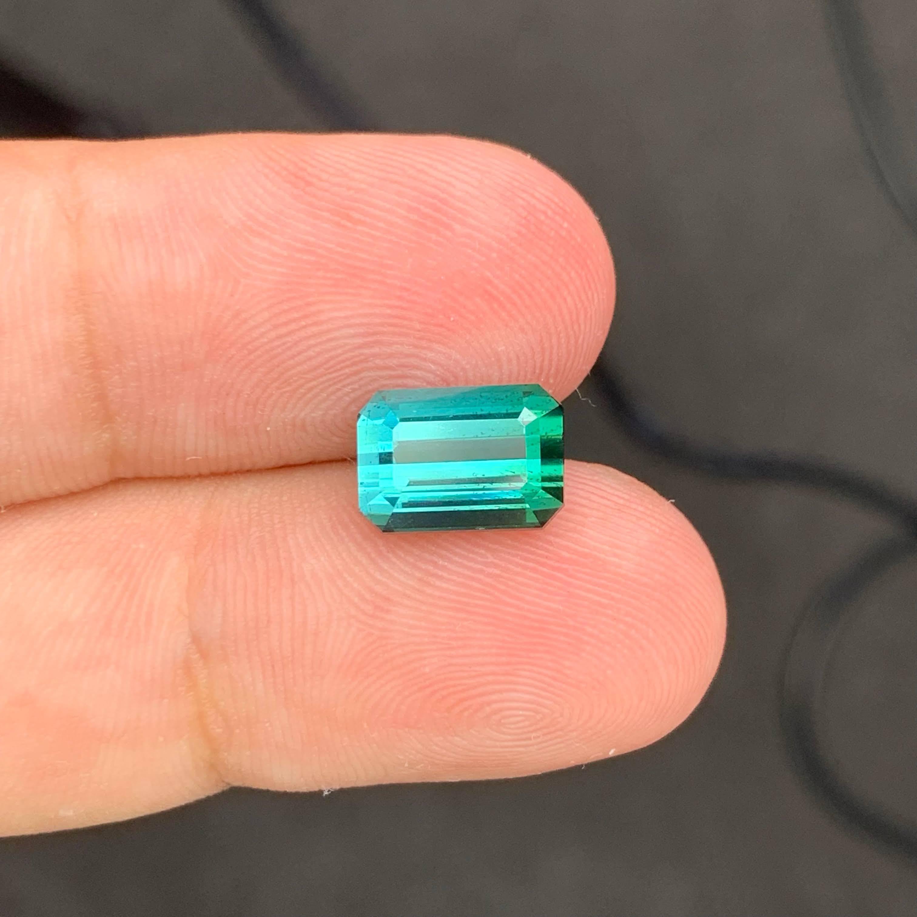 3.65 Carat Natural Loose Blue Greenish Tourmaline Emerald Cut Afghan Gemstone (Tourmaline bleue verdâtre en vrac, taille émeraude) en vente 4
