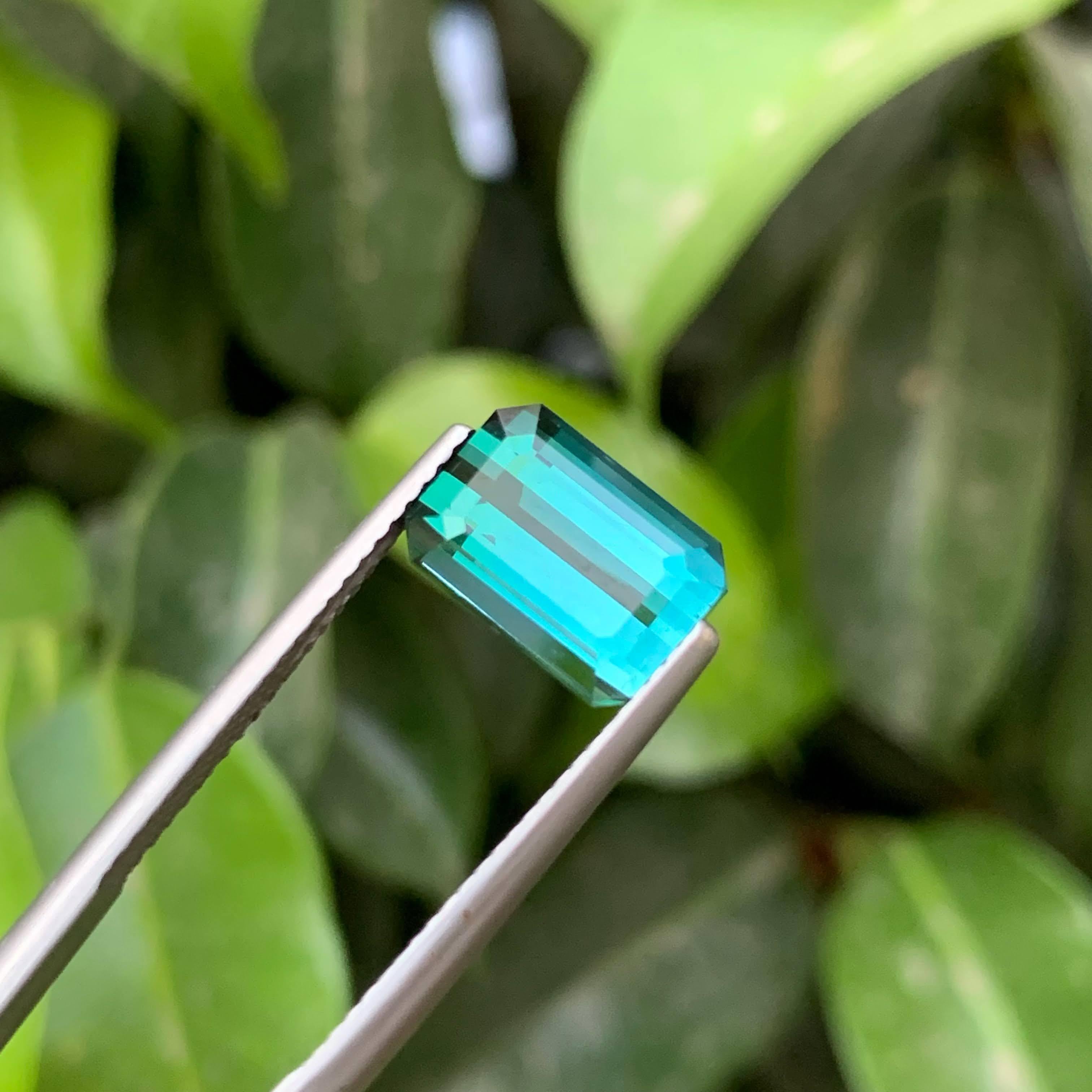 Moderne 3.65 Carat Natural Loose Blue Greenish Tourmaline Emerald Cut Afghan Gemstone (Tourmaline bleue verdâtre en vrac, taille émeraude) en vente