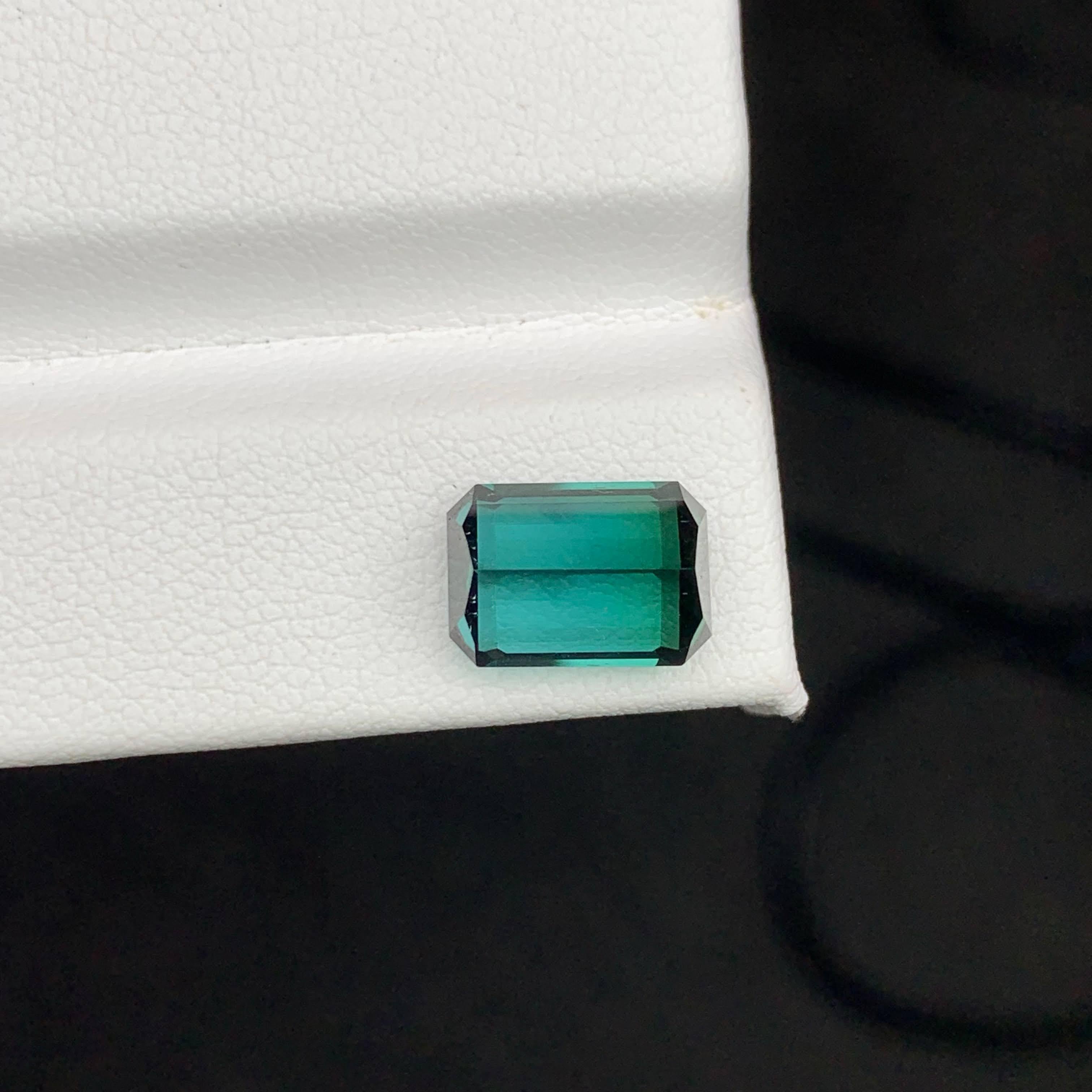 3.65 Carat Natural Loose Blue Greenish Tourmaline Emerald Cut Afghan Gemstone (Tourmaline bleue verdâtre en vrac, taille émeraude) Unisexe en vente