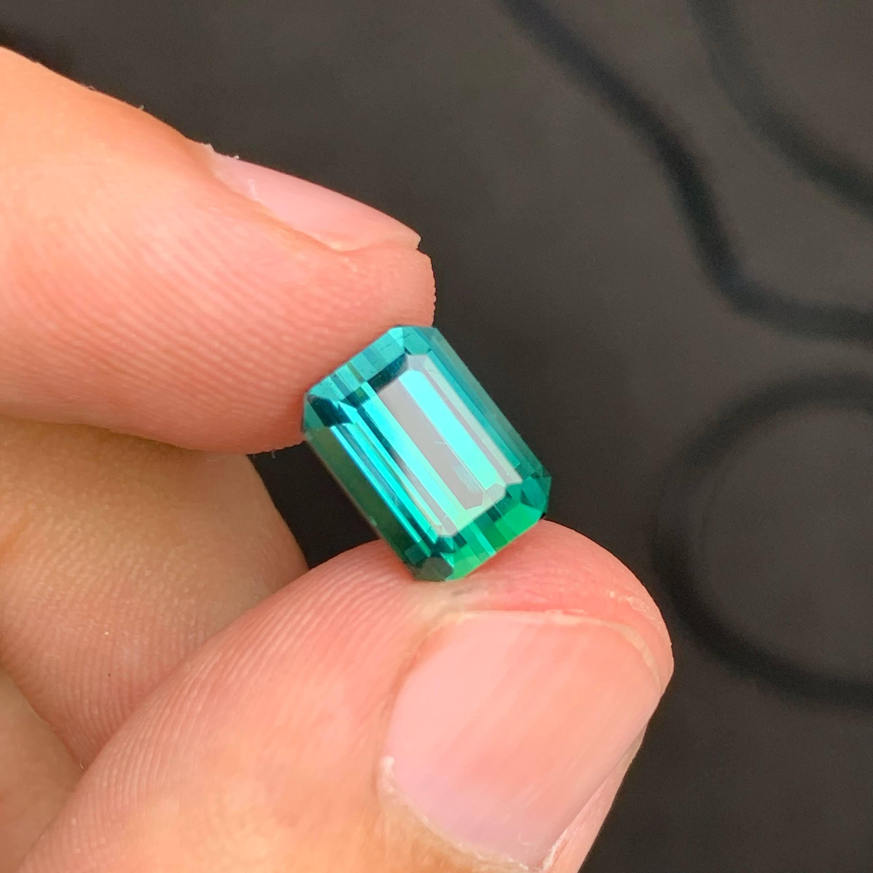 3.65 Carat Natural Loose Blue Greenish Tourmaline Emerald Cut Afghan Gemstone (Tourmaline bleue verdâtre en vrac, taille émeraude) en vente 1