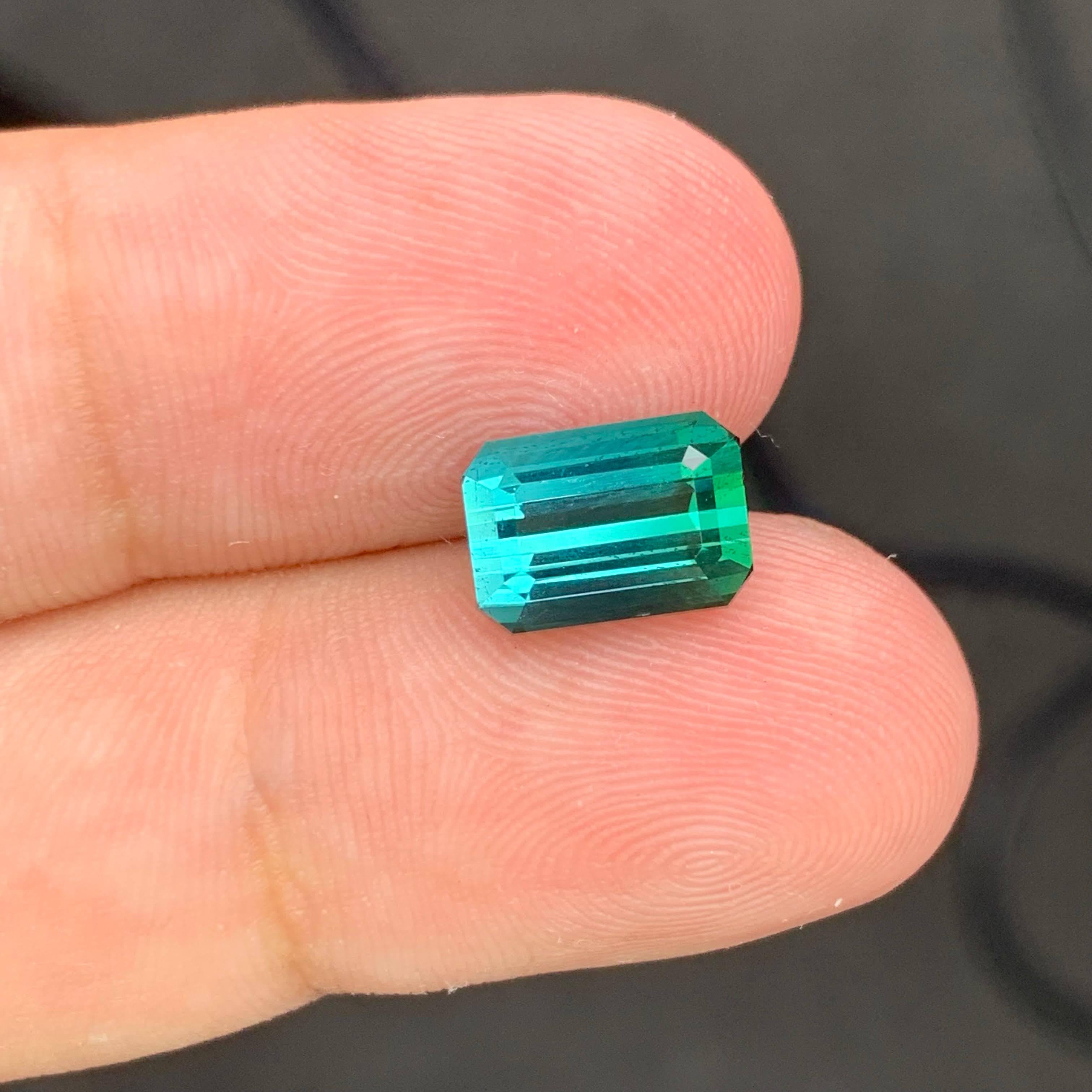 3.65 Carat Natural Loose Blue Greenish Tourmaline Emerald Cut Afghan Gemstone (Tourmaline bleue verdâtre en vrac, taille émeraude) en vente 2