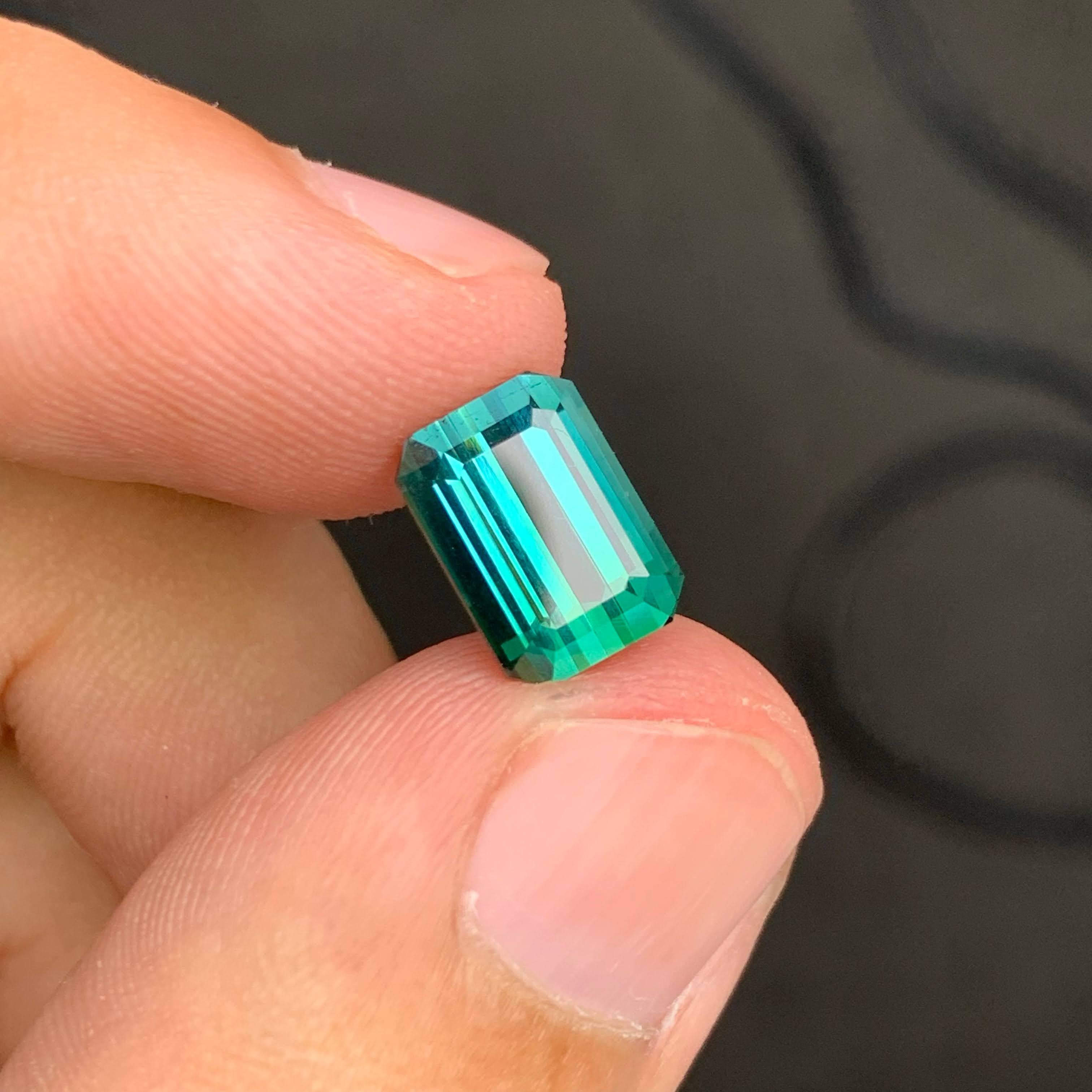 3.65 Carat Natural Loose Blue Greenish Tourmaline Emerald Cut Afghan Gemstone (Tourmaline bleue verdâtre en vrac, taille émeraude) en vente 3