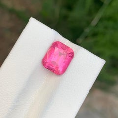 3,65 carati di tormalina rubellite naturale sfusa a forma di cuscino