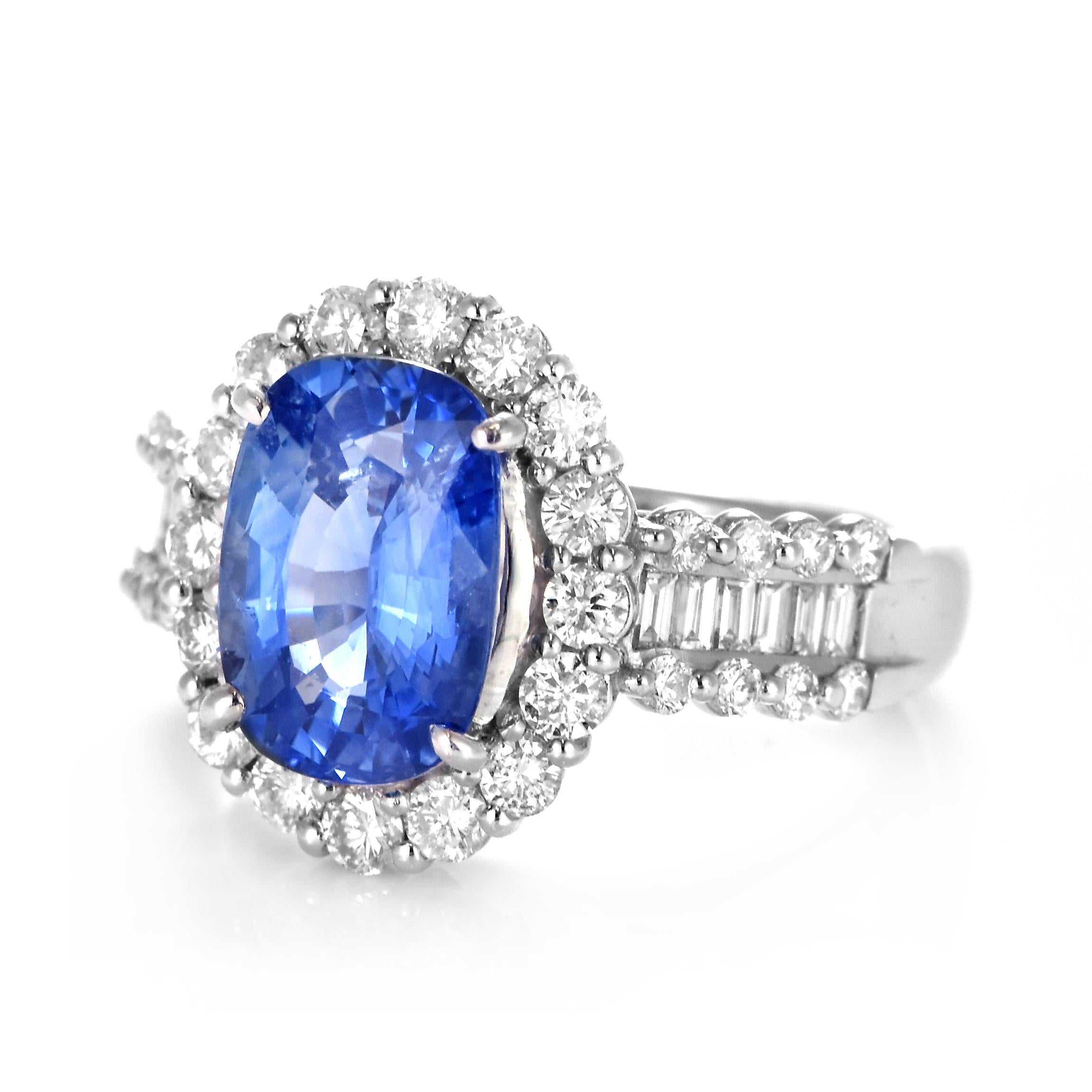3.65 Carat Natural Sapphire and Diamond Ring Made in Platinum For Sale 4
