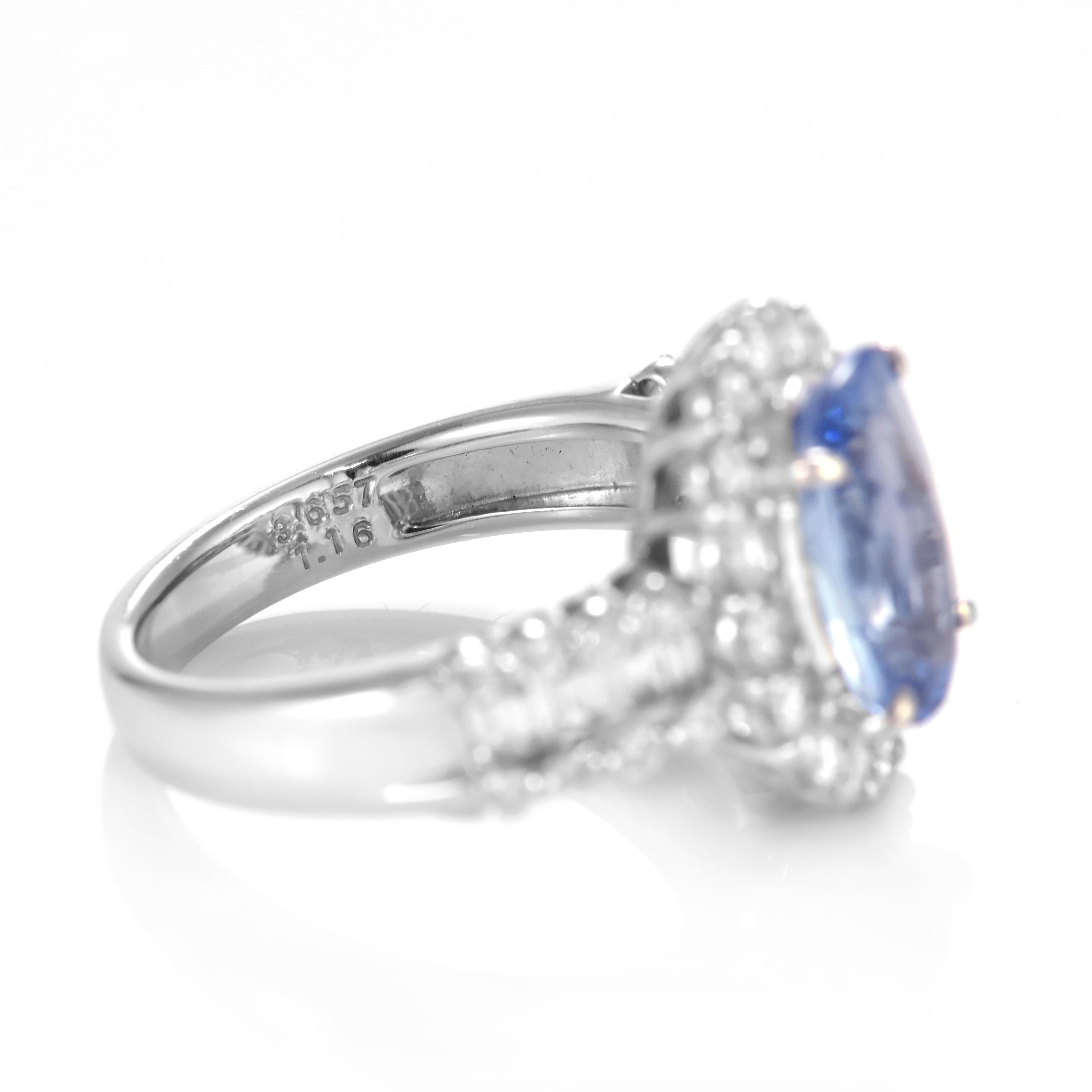 3.65 Carat Natural Sapphire and Diamond Ring Made in Platinum In New Condition For Sale In Tokyo, JP