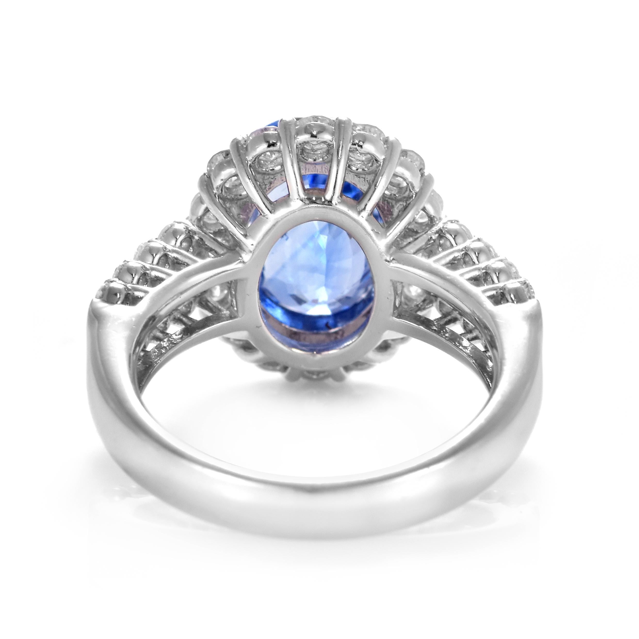 3.65 Carat Natural Sapphire and Diamond Ring Made in Platinum For Sale 2