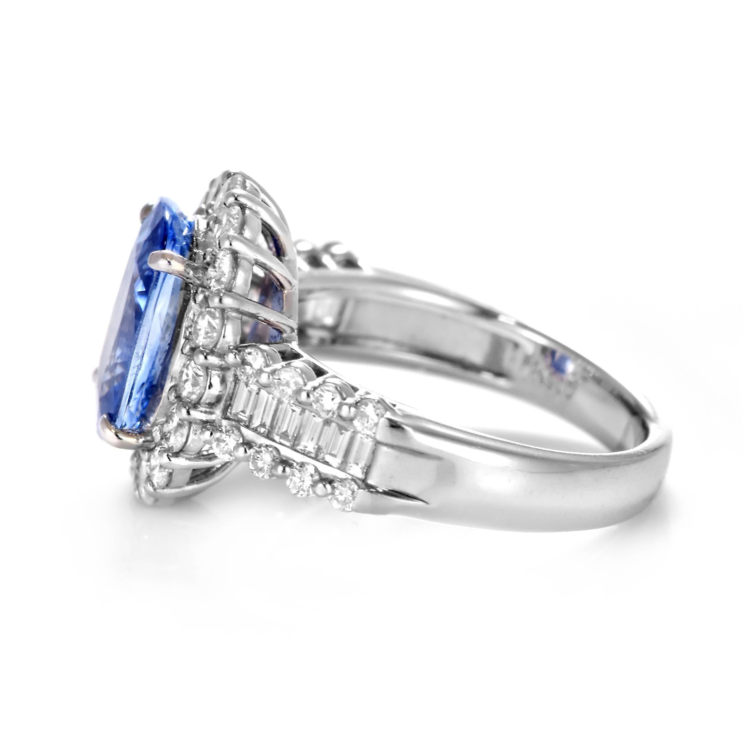 3.65 Carat Natural Sapphire and Diamond Ring Made in Platinum For Sale 3