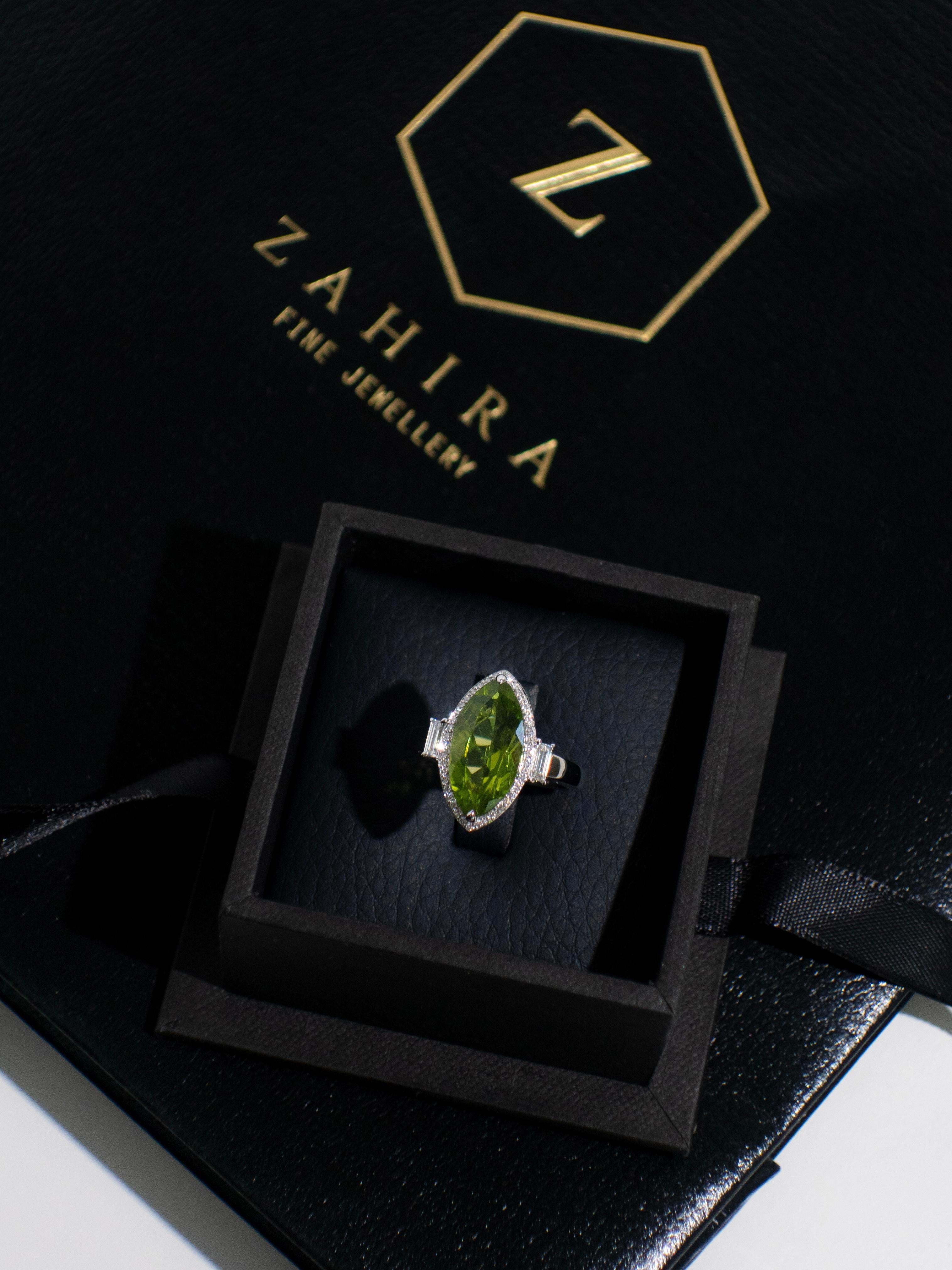 Anillo de oro blanco de 18 quilates con peridoto y diamantes de 3,65 quilates en venta 2