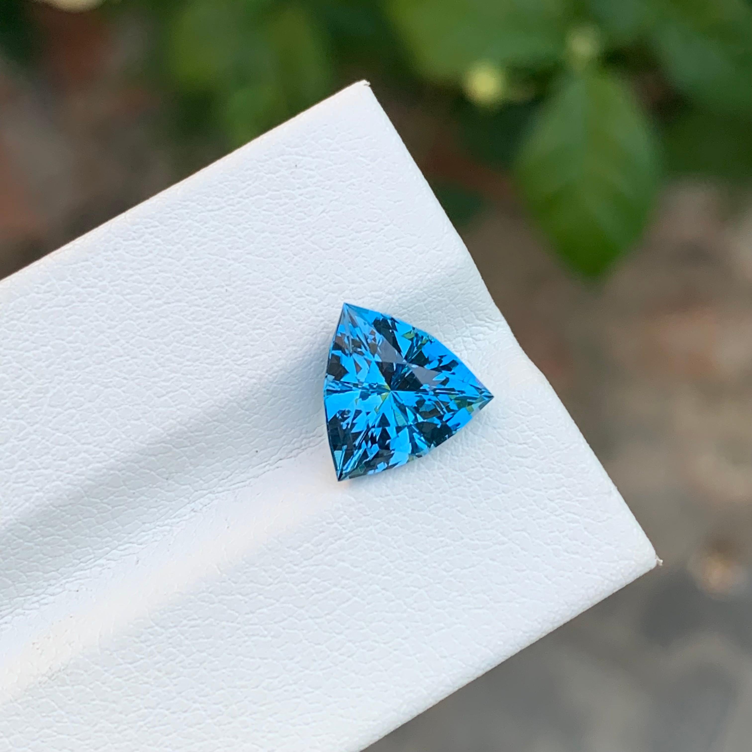 3.65 Carat Pretty Loose London Blue Topaz Trillion Cut Shape Gemstone In New Condition In Peshawar, PK