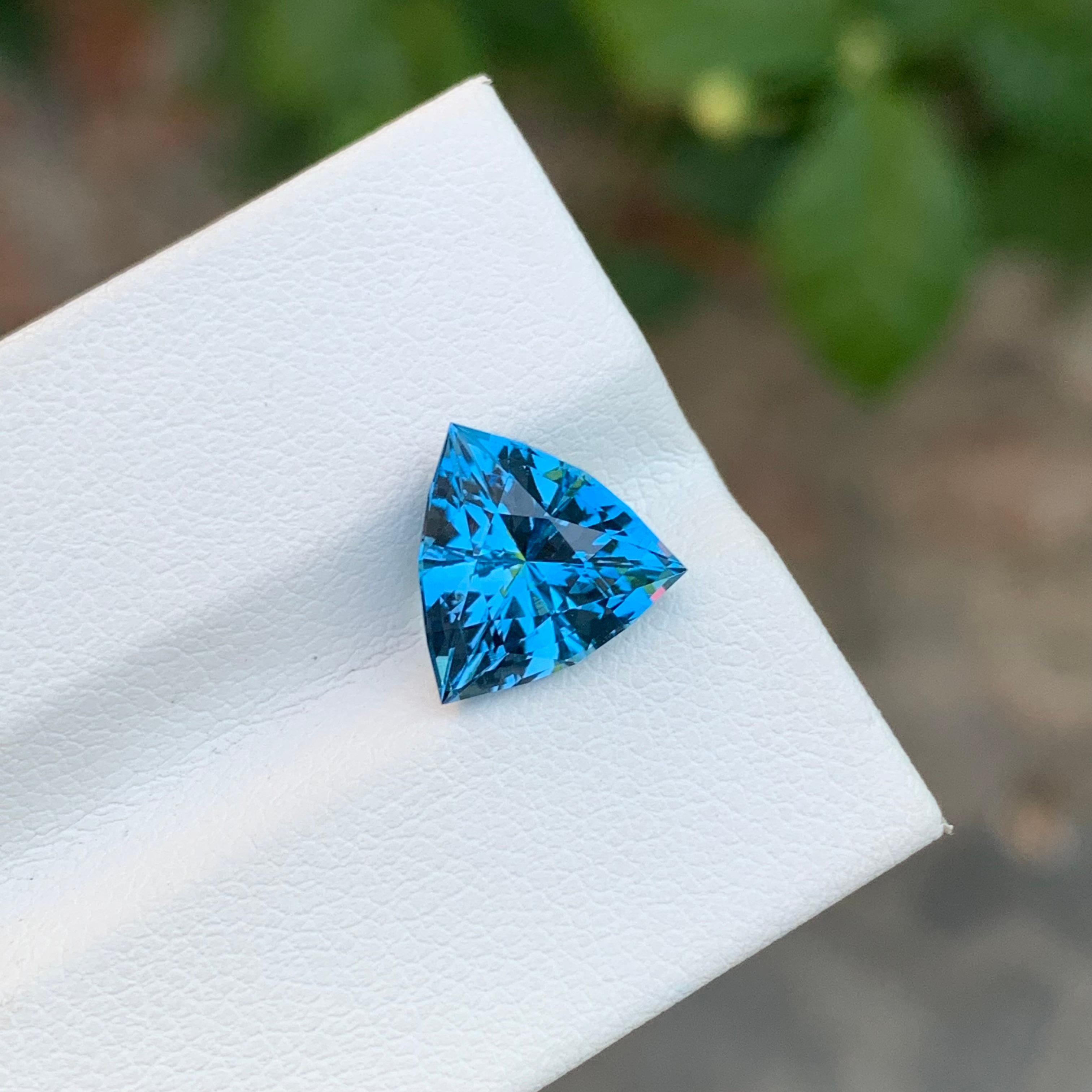 Women's or Men's 3.65 Carat Pretty Loose London Blue Topaz Trillion Cut Shape Gemstone