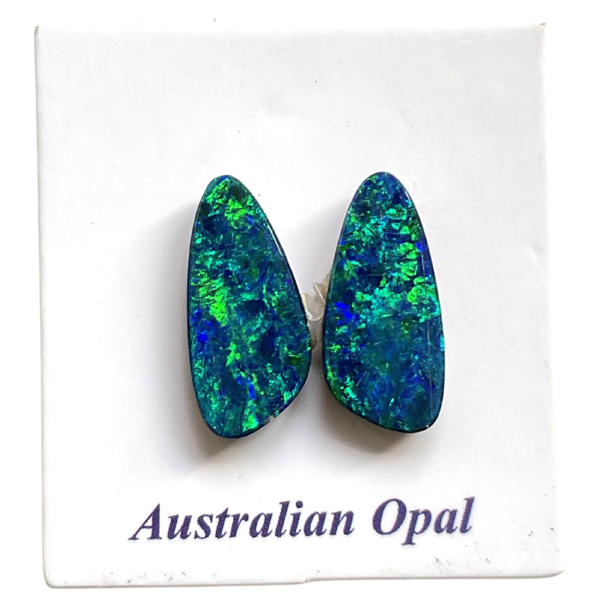 Coppia di opali australiani da 3,65 carati Verde reale con giochi di colore blu Gemma In condizioni Nuovo in vendita a Jaipur, RJ