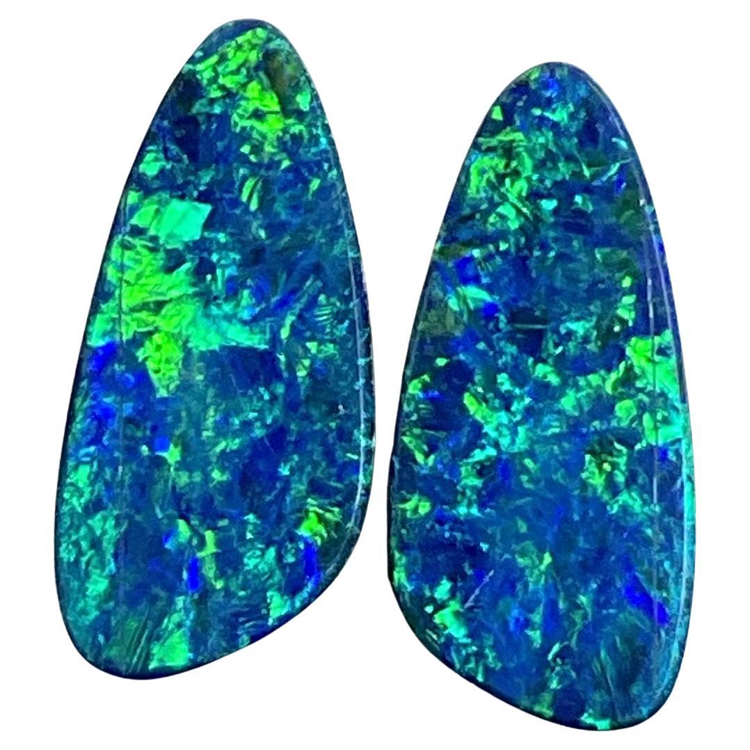 3,65 Karat Australischer Opal Paar Royal Green Flash mit blauem Farbspiel Edelstein