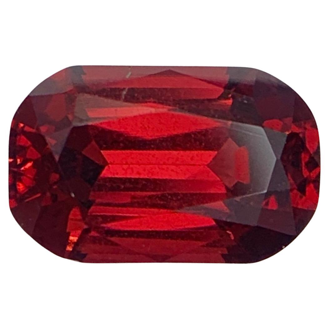 3.65 Carats Natural Rhodolite Garnet Long Cushion Shape en vente