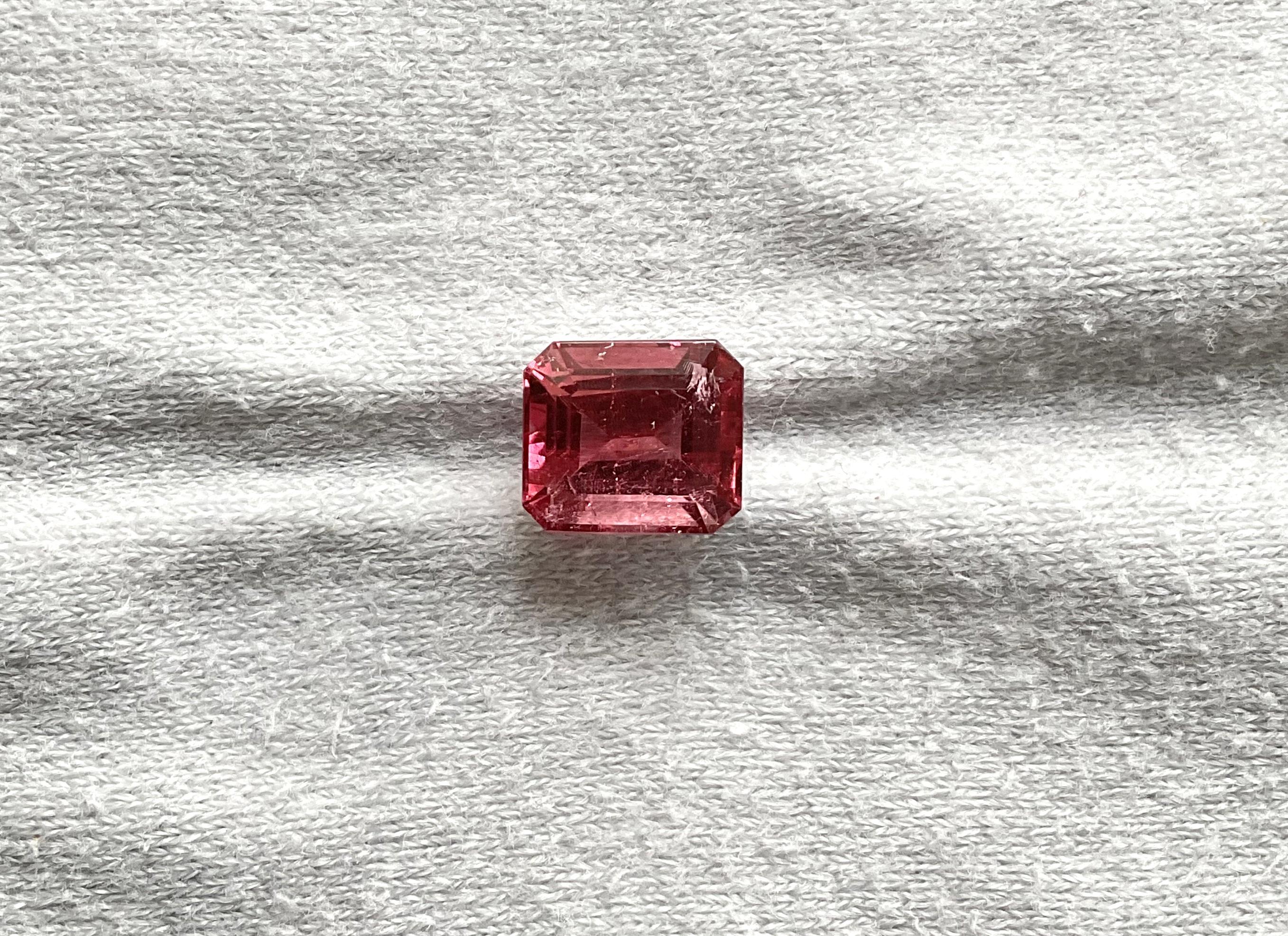 3.65 Karat Rosa Turmalin Facettierter achteckiger Stein im Achteckschliff, feiner Schmuck, natürliche Edelsteine

Edelstein - Turmalin
Gewicht - 3,65 Karat
Größe -  9x8x6 mm
Form - Oktagon geschliffener Stein