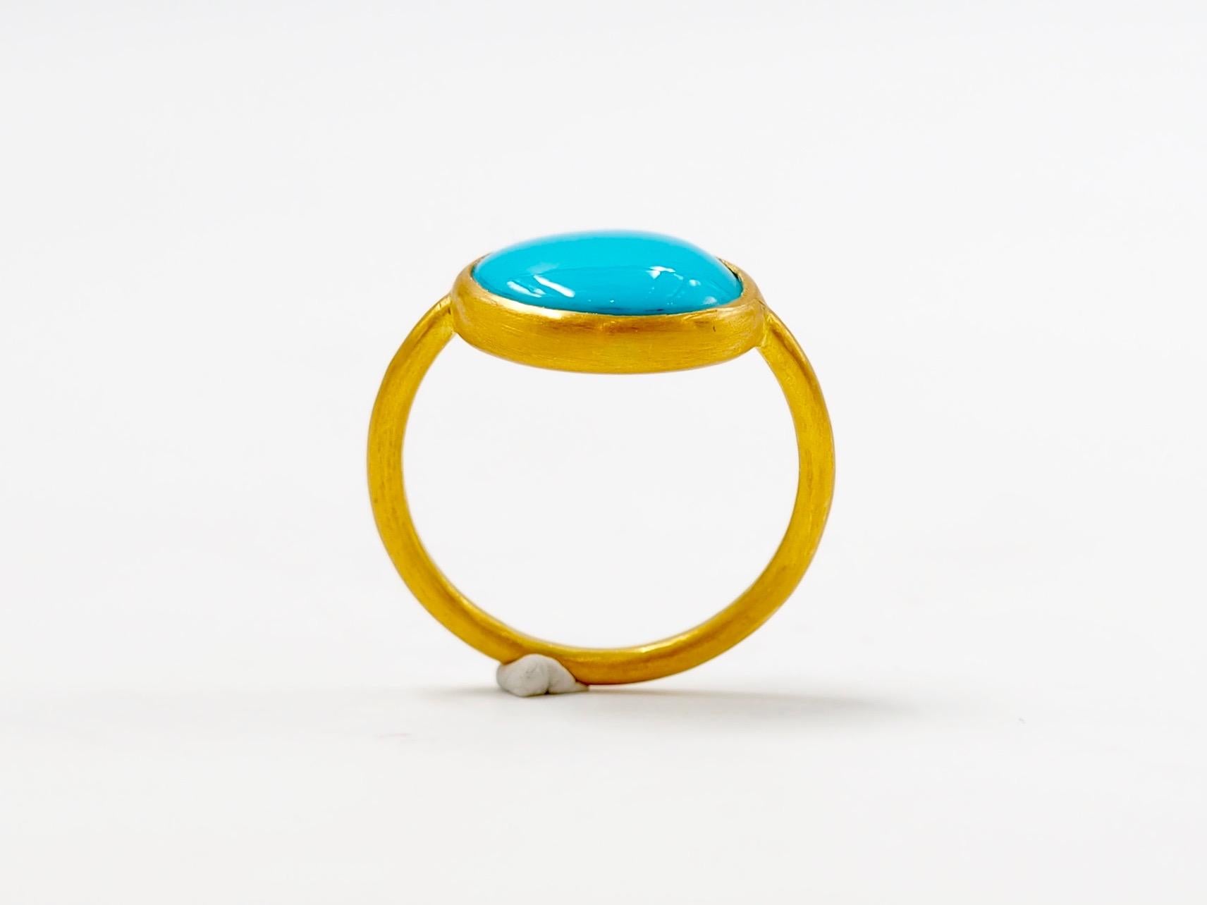 3.65 Carats Turquoise Cabochon 22 Karat Gold Ring In New Condition In Paris, Paris