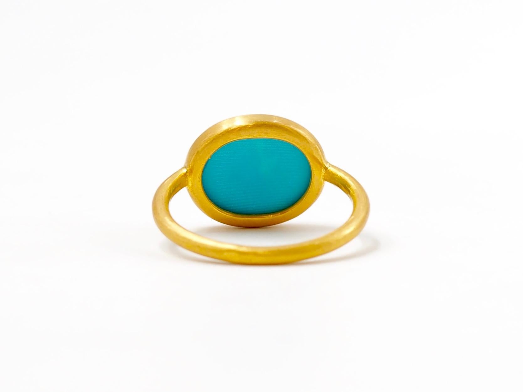 Women's or Men's 3.65 Carats Turquoise Cabochon 22 Karat Gold Ring