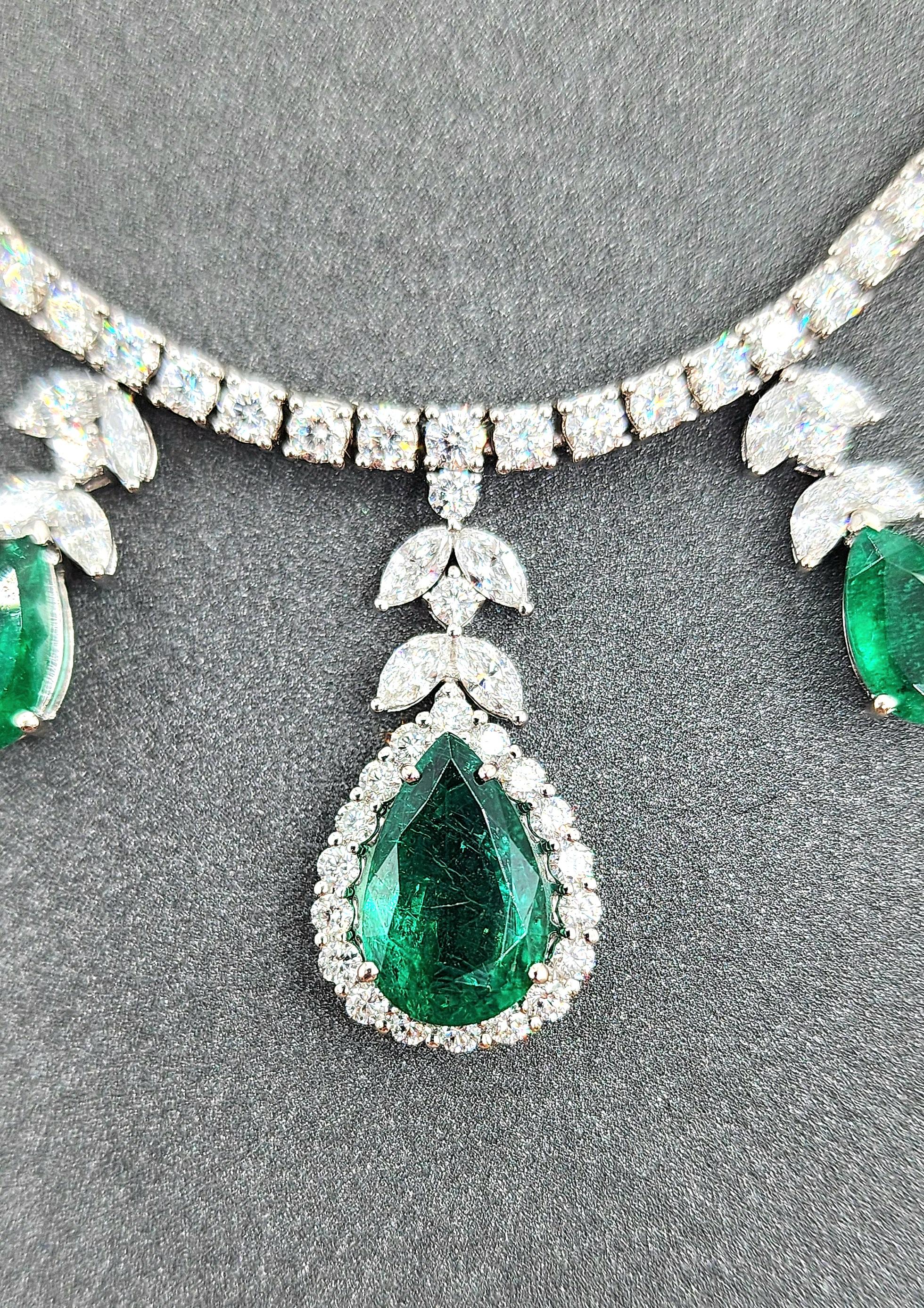 Collana con smeraldo naturale e diamanti da 36.51 carati In condizioni Nuovo in vendita a Chicago, IL