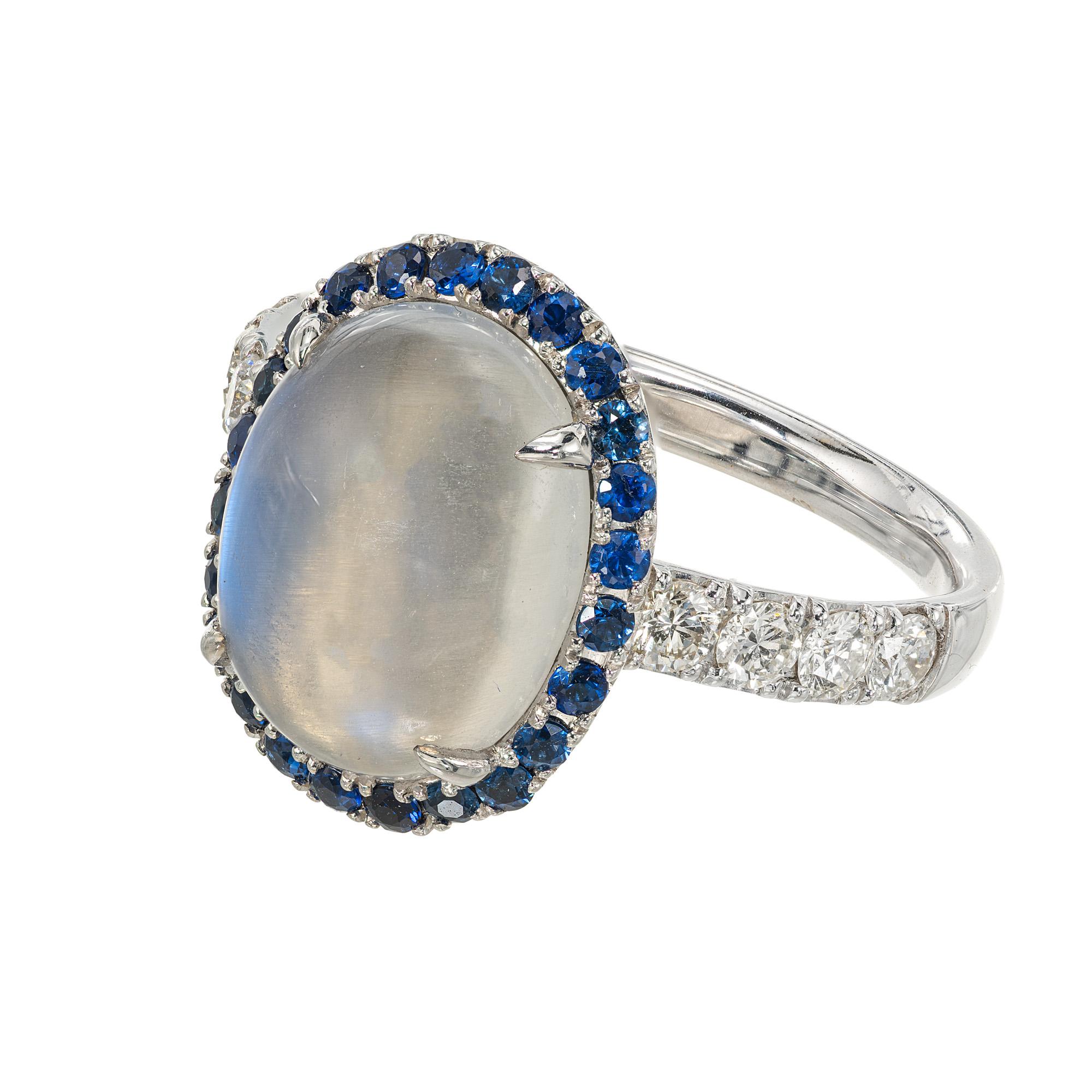 Im Angebot: 3,65ct Blauer Mondstein mit blauem Saphir Halo in 18K Weißgold () 3