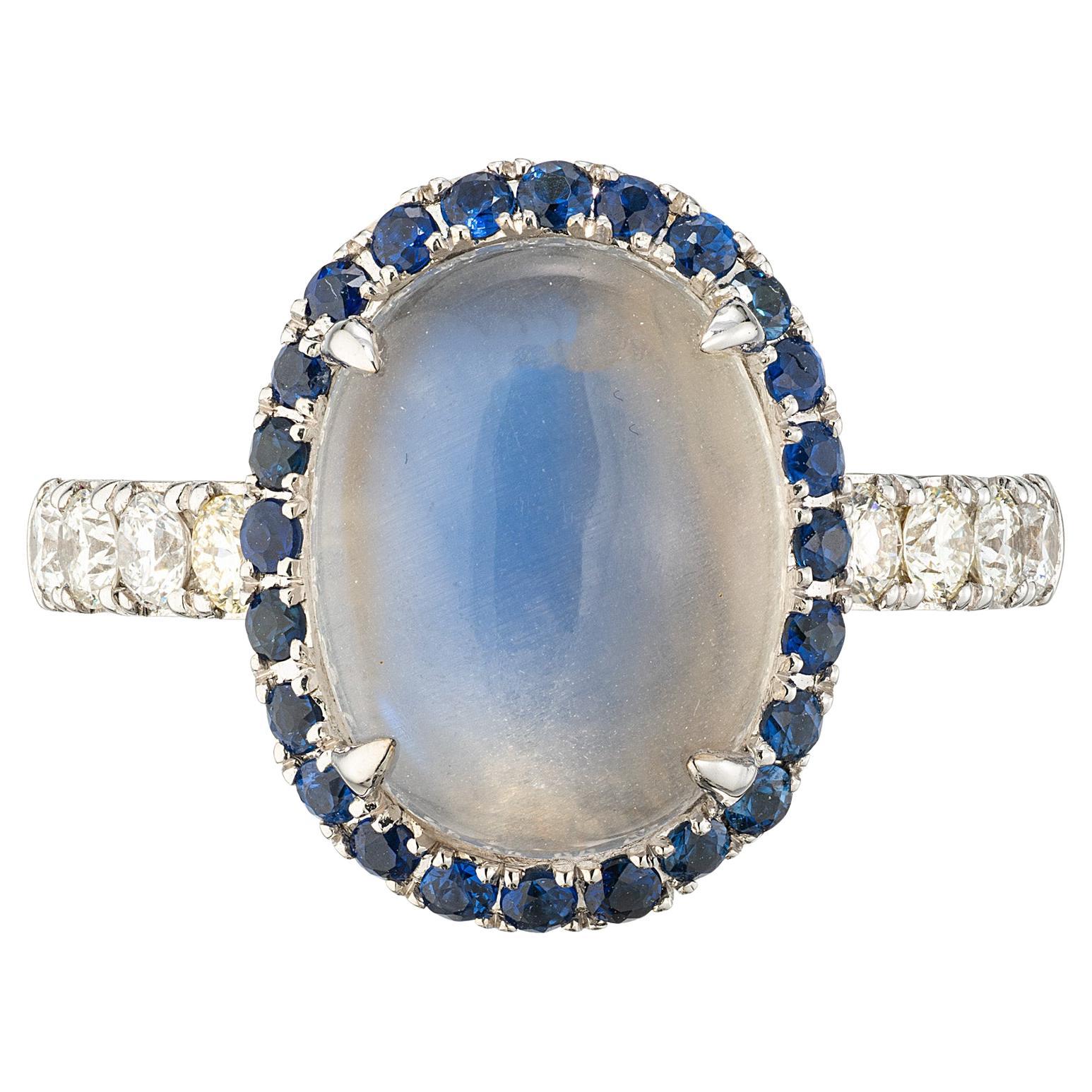 3.65ct Blue Moonstone with Blue Sapphire Halo in 18K White Gold (pierre de lune bleue et saphir bleu en halo)
