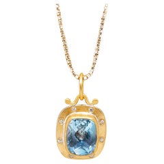 Collana con ciondolo a forma di scacchiera sfaccettata di topazio azzurro con diamante 3,65ct