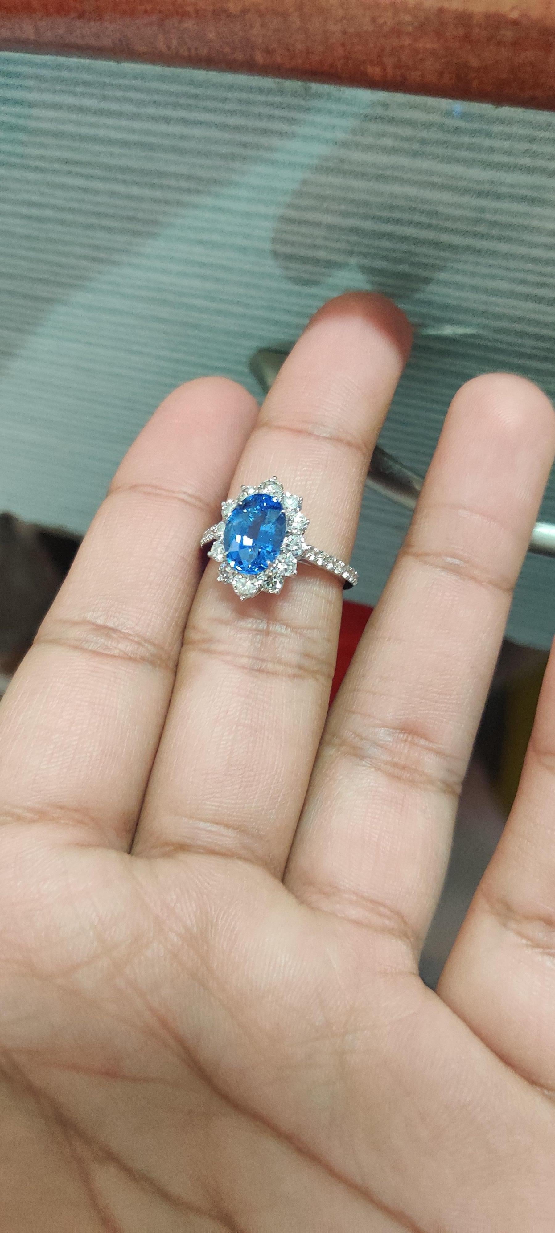 3.66 Carat Ceylon Blue Sapphire Diamond Ring In New Condition For Sale In Bangkok, TH