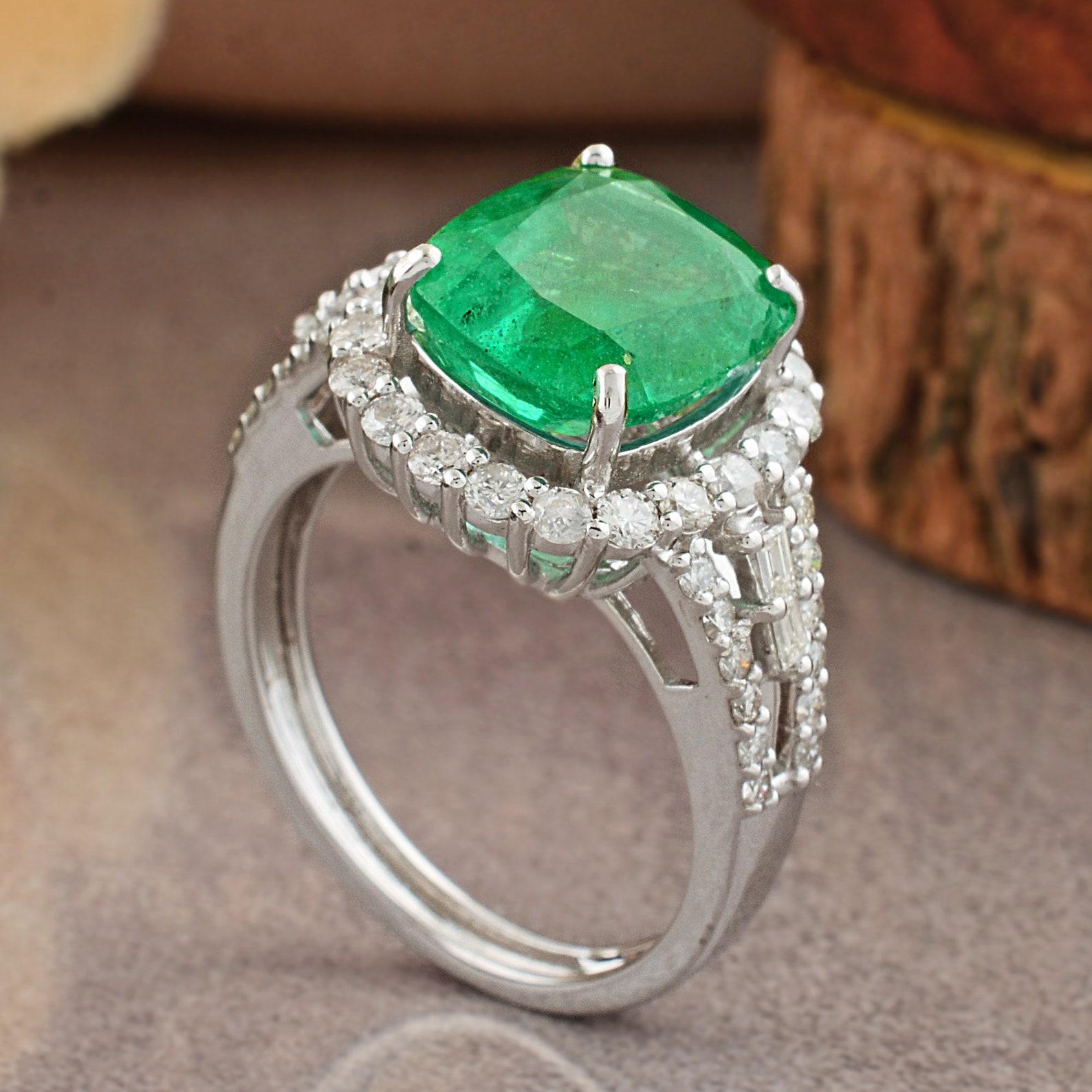 Modern 3.66 Carat Emerald Diamond 10 Karat Gold Ring For Sale