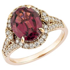 3,66 Karat Rhodolith Ausgefallener Ring aus 18 Karat Roségold mit weißem Diamant.  