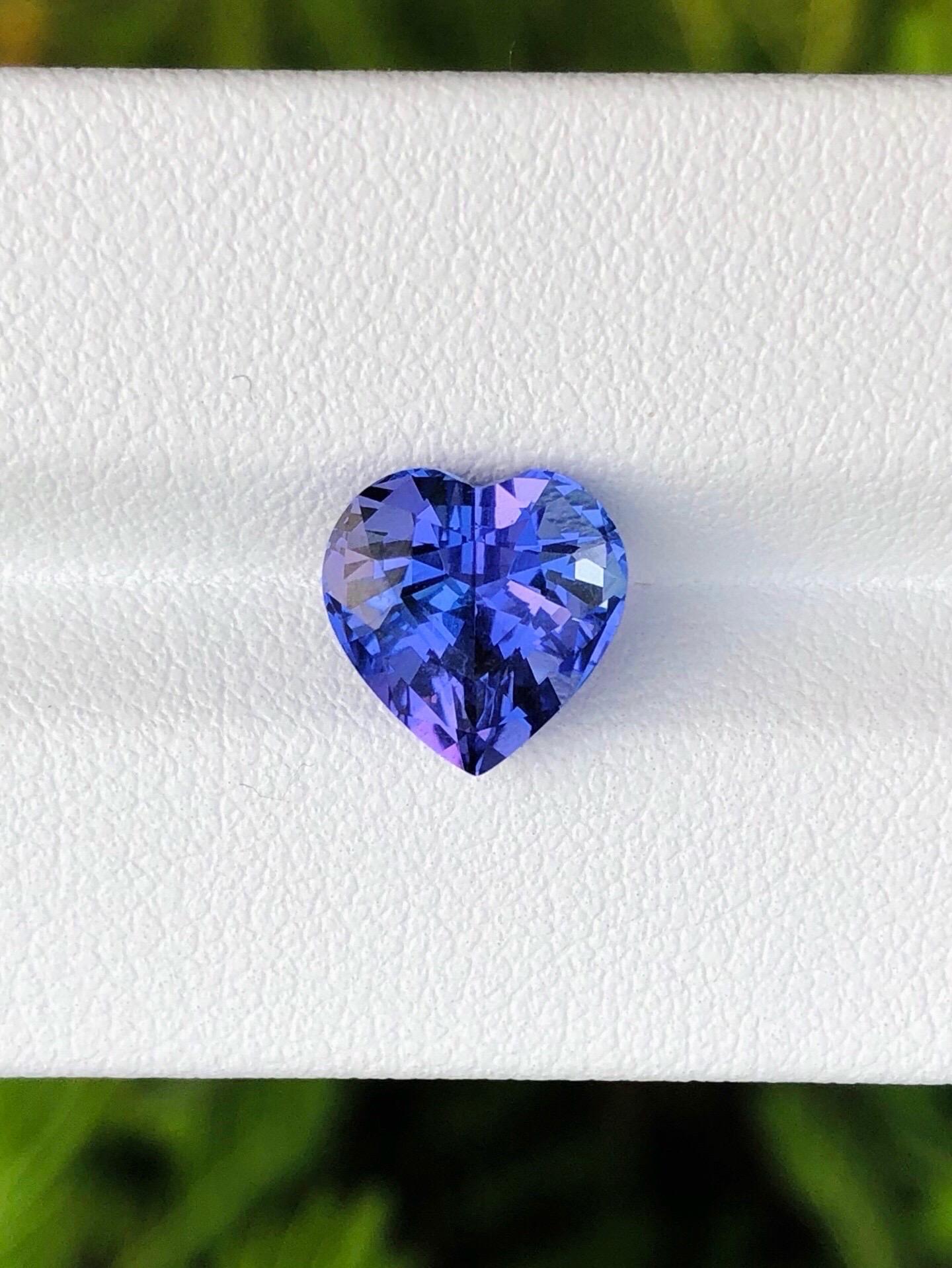 3.66 Cts Natural Tanzanite Gemstone Heart cut Blue color eye clean clarity. Unisexe en vente