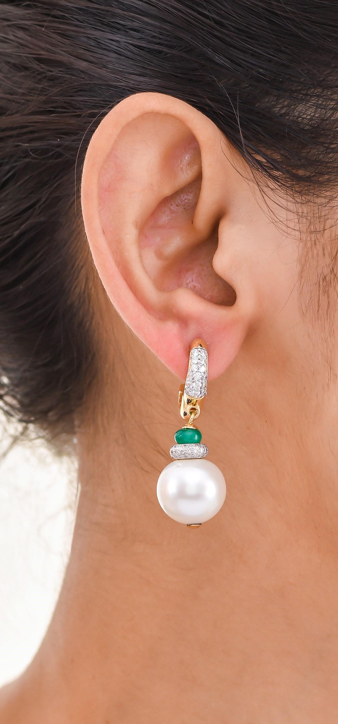 Modern 36.60 Carat South Sea Pearl Zambian Emerald and Diamond 18kt Yellow Gold Earring For Sale