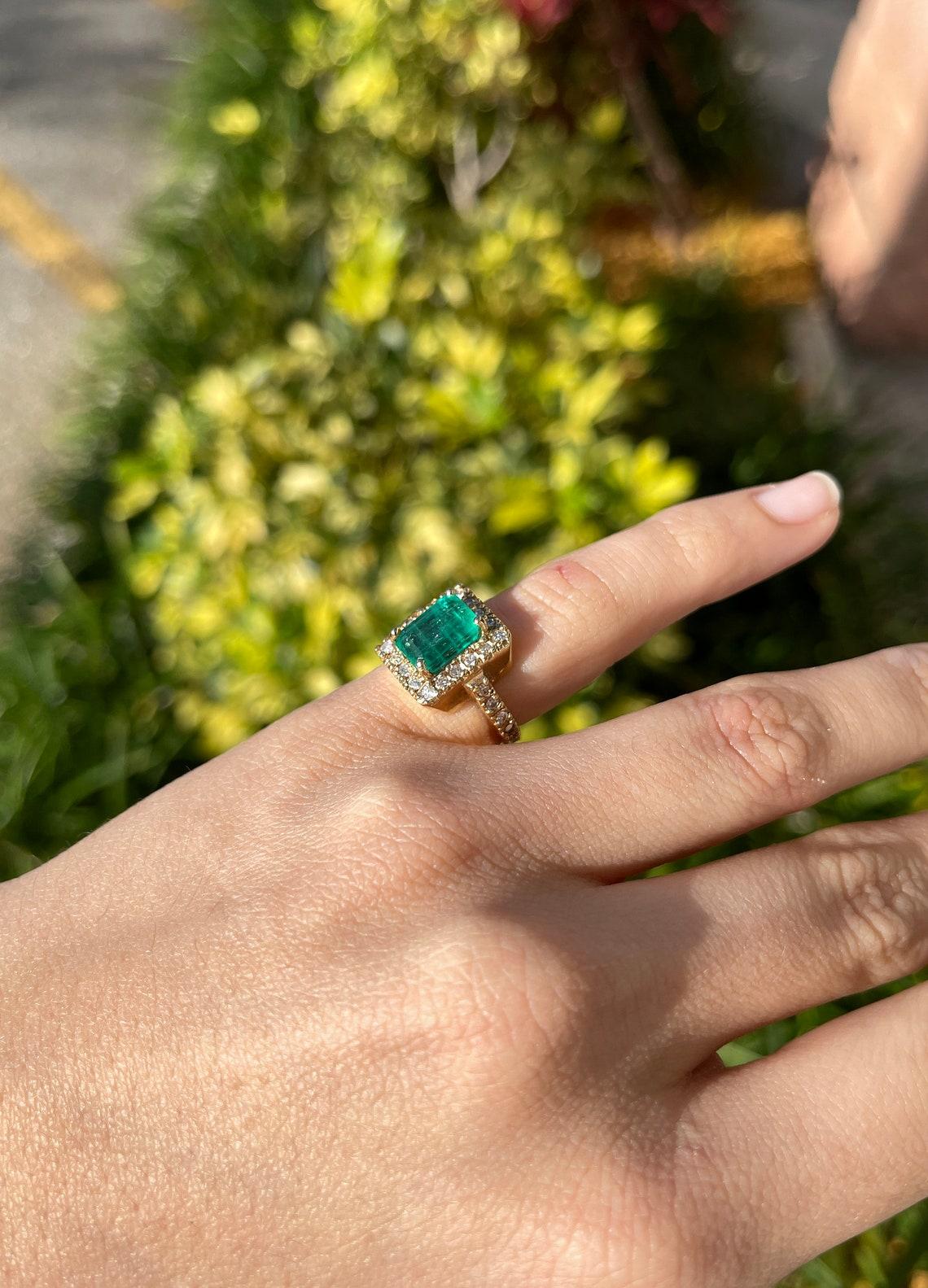 3.66tcw 14K Colombian Emerald-Emerald Cut & Diamond Halo Vintage Gold Ring In New Condition For Sale In Jupiter, FL