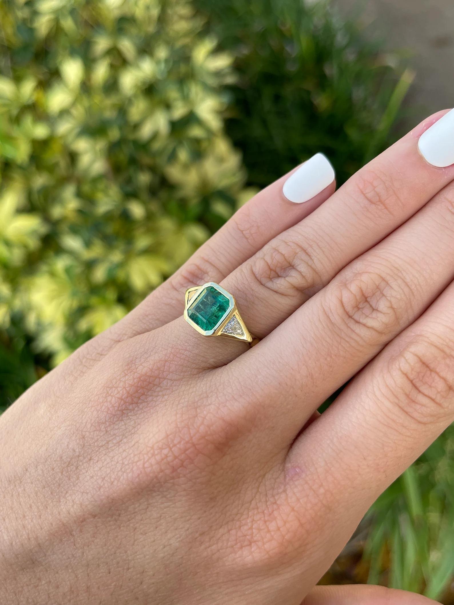 Modern 3.66tcw High Quality Three Stone Emerald & Trillion Diamond Bezel Set Ring 18K For Sale