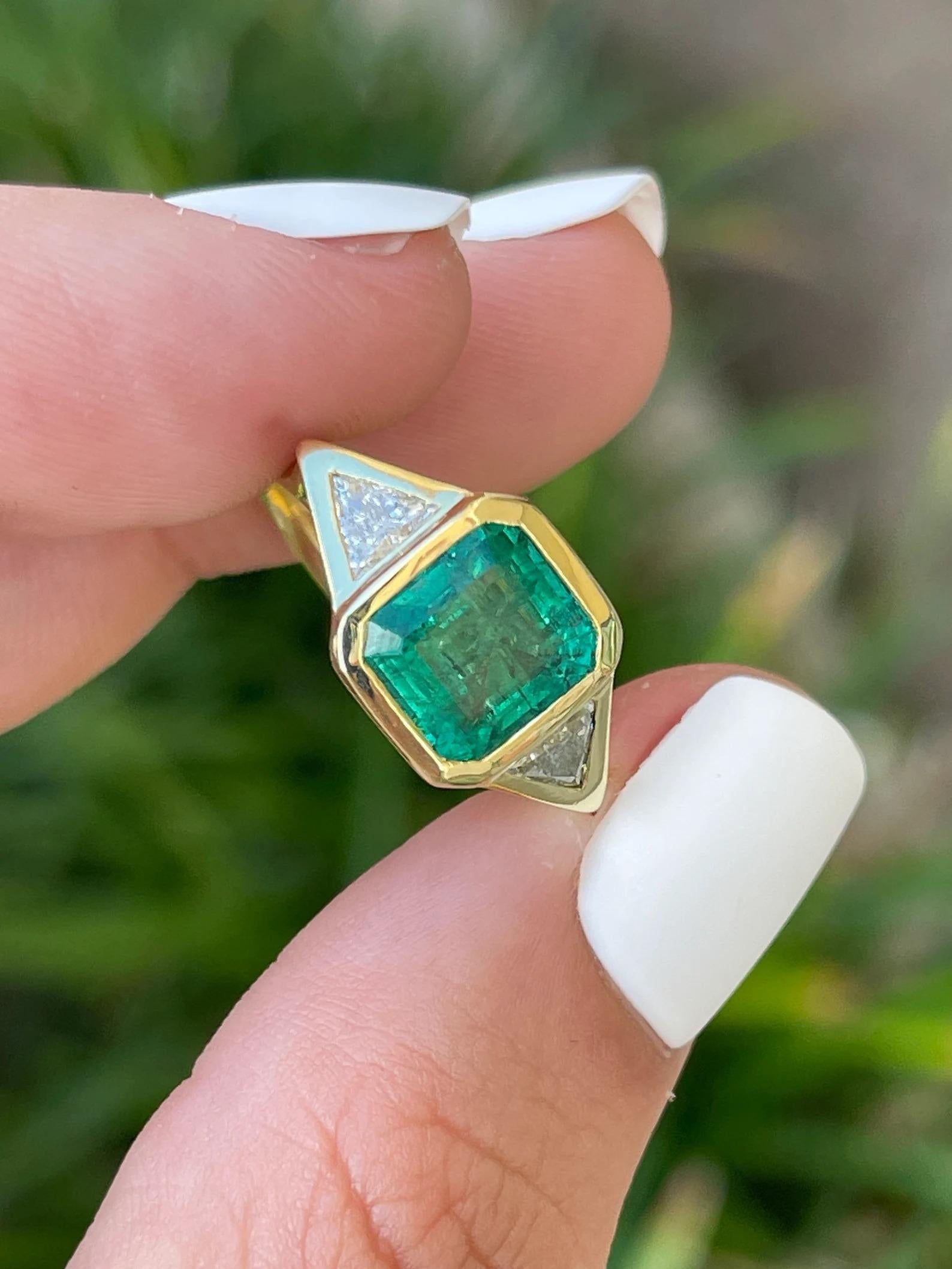 Women's 3.66tcw High Quality Three Stone Emerald & Trillion Diamond Bezel Set Ring 18K For Sale